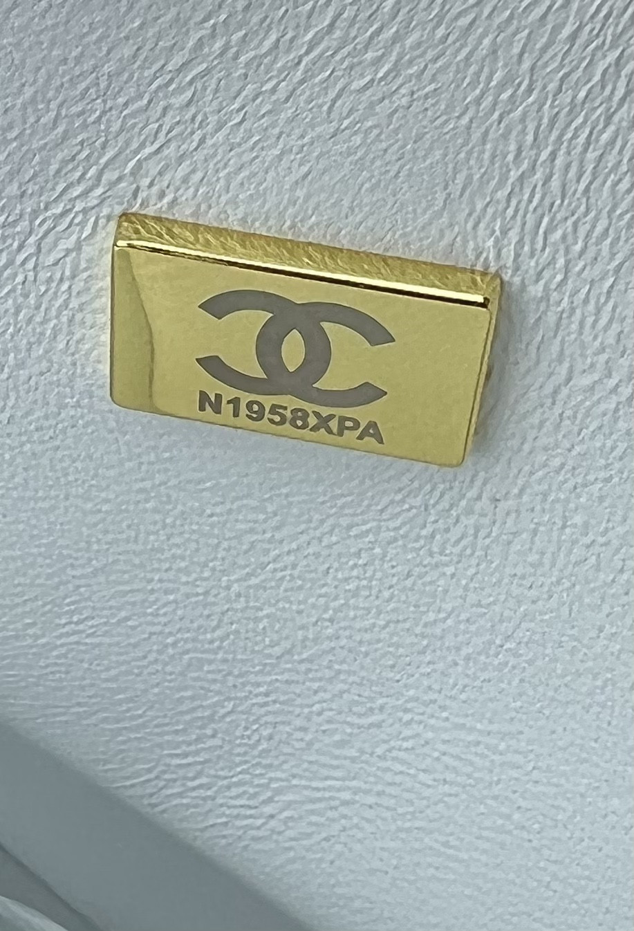 CHANEL CLASSIC HANDBAG GRAINED CALFSKIN & GOLD-TONE METAL WHITE 6 × 9.9 × 2.5 in