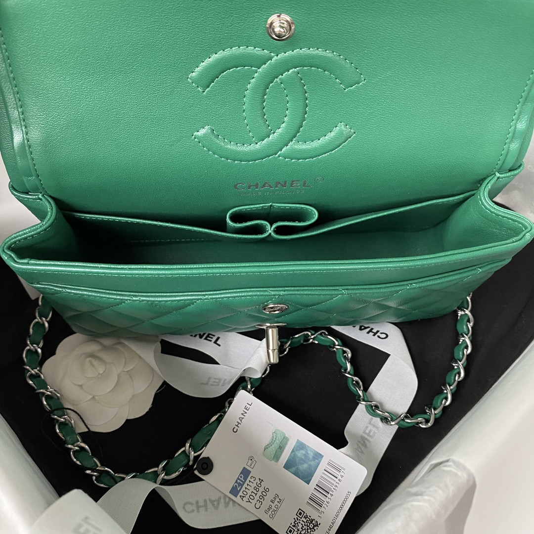 CHANEL SMALL CLASSIC HANDBAG Grained SHINY Calfskin & Silver-Tone Metal Green 5.7 × 9 × 2.3 in