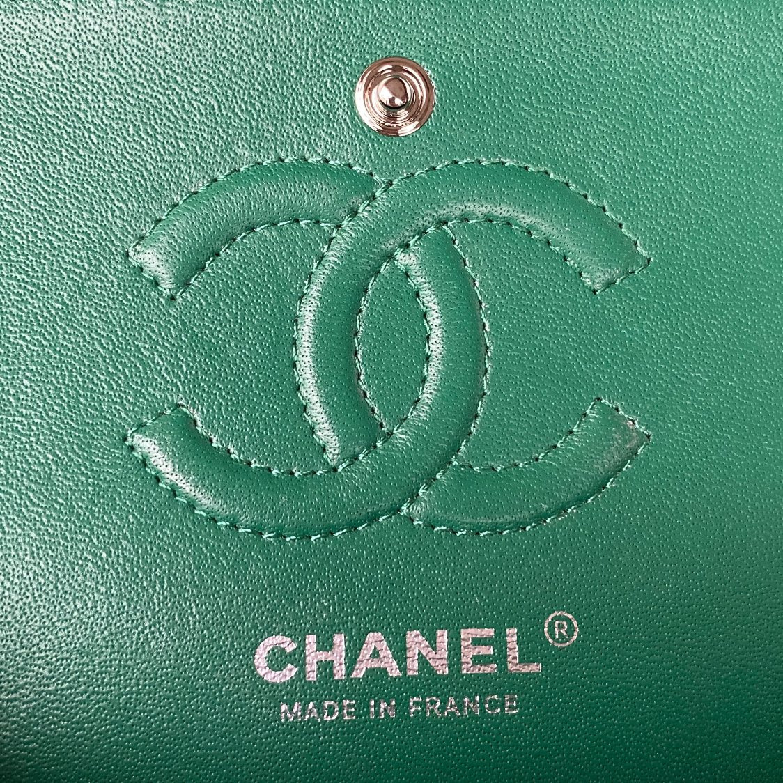 CHANEL SMALL CLASSIC HANDBAG Grained SHINY Calfskin & Silver-Tone Metal Green 5.7 × 9 × 2.3 in