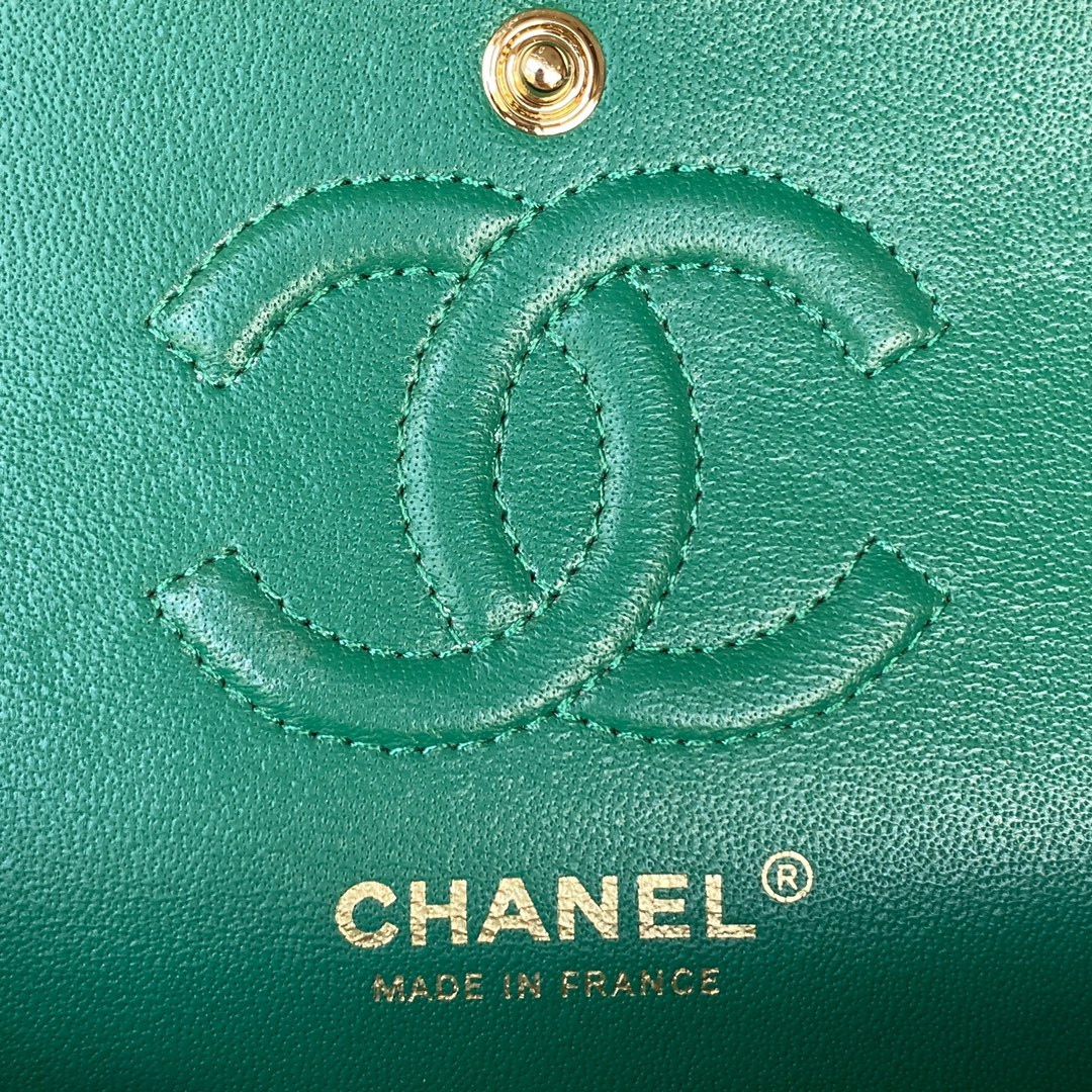 CHANEL SMALL CLASSIC HANDBAG Grained SHINY Calfskin & Gold-Tone Metal Green 5.7 × 9 × 2.3 in