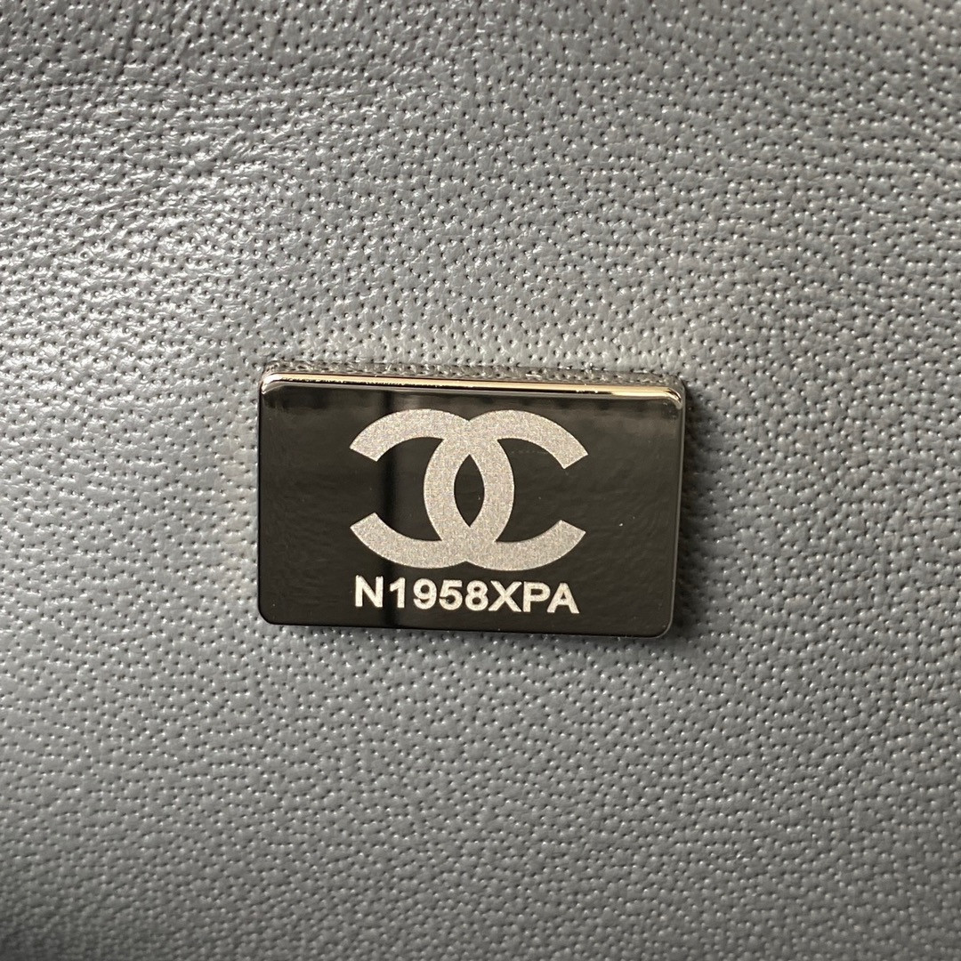 CHANEL SMALL CLASSIC HANDBAG Grained SHINY Calfskin & Silver-Tone Metal Gray 5.7 × 9 × 2.3 in