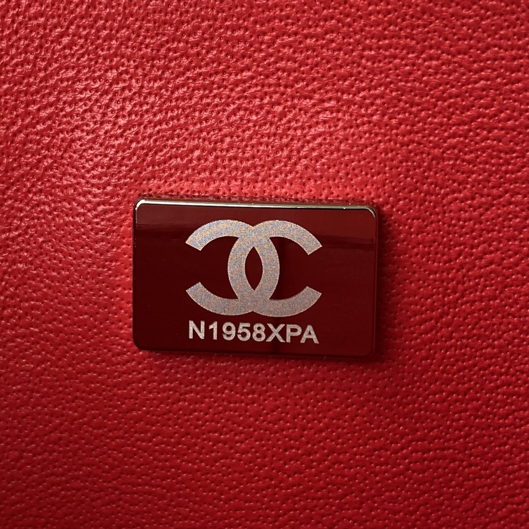CHANEL SMALL CLASSIC HANDBAG LAMBSKIN & SILVER-TONE METAL Red 5.7 × 9 × 2.3 IN