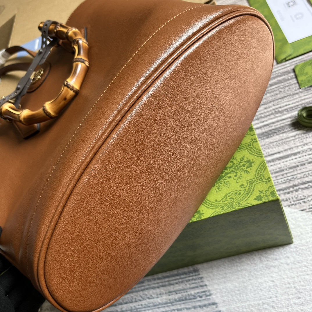 GUCCI DIANA MEDIUM TOTE BAG Cuir 31W x 27H x 15D CM