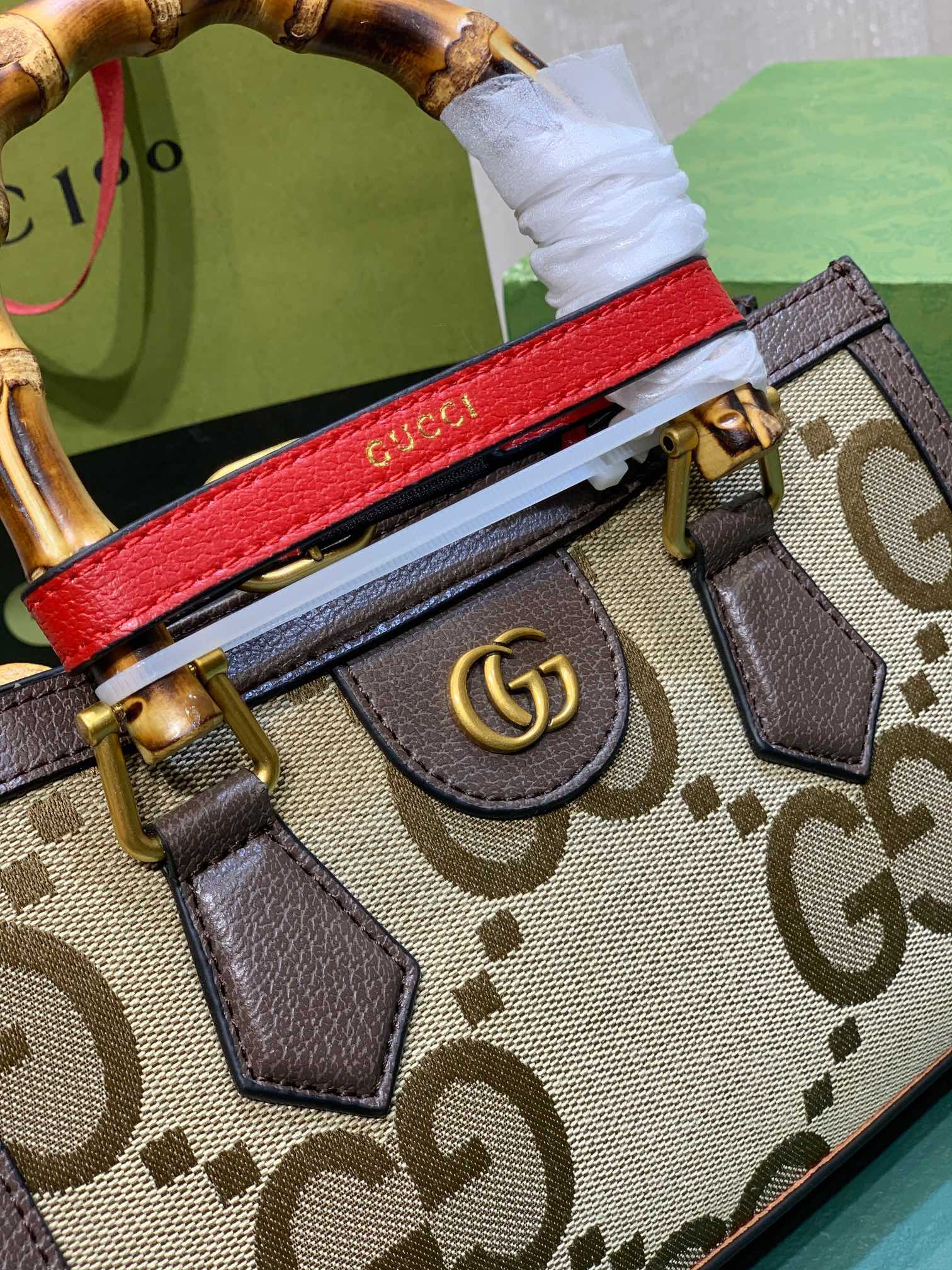 GUCCI DIANA SMALL SHOULDER BAG 25W x 16H x 9D CM