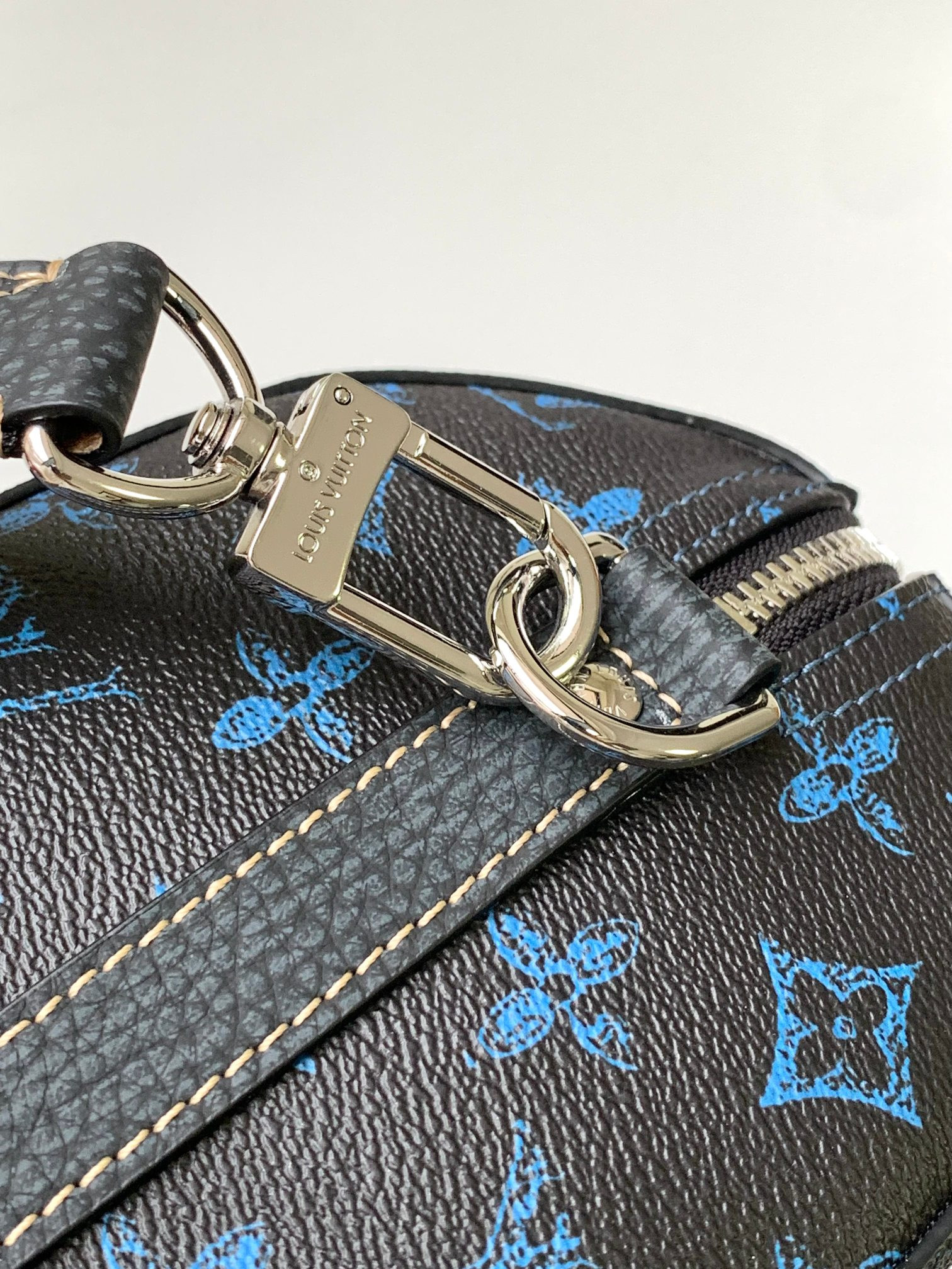 Louis Vuitton Keepall Bandoulière 25 M46339 9.8 x 5.9 x 4.3 inches