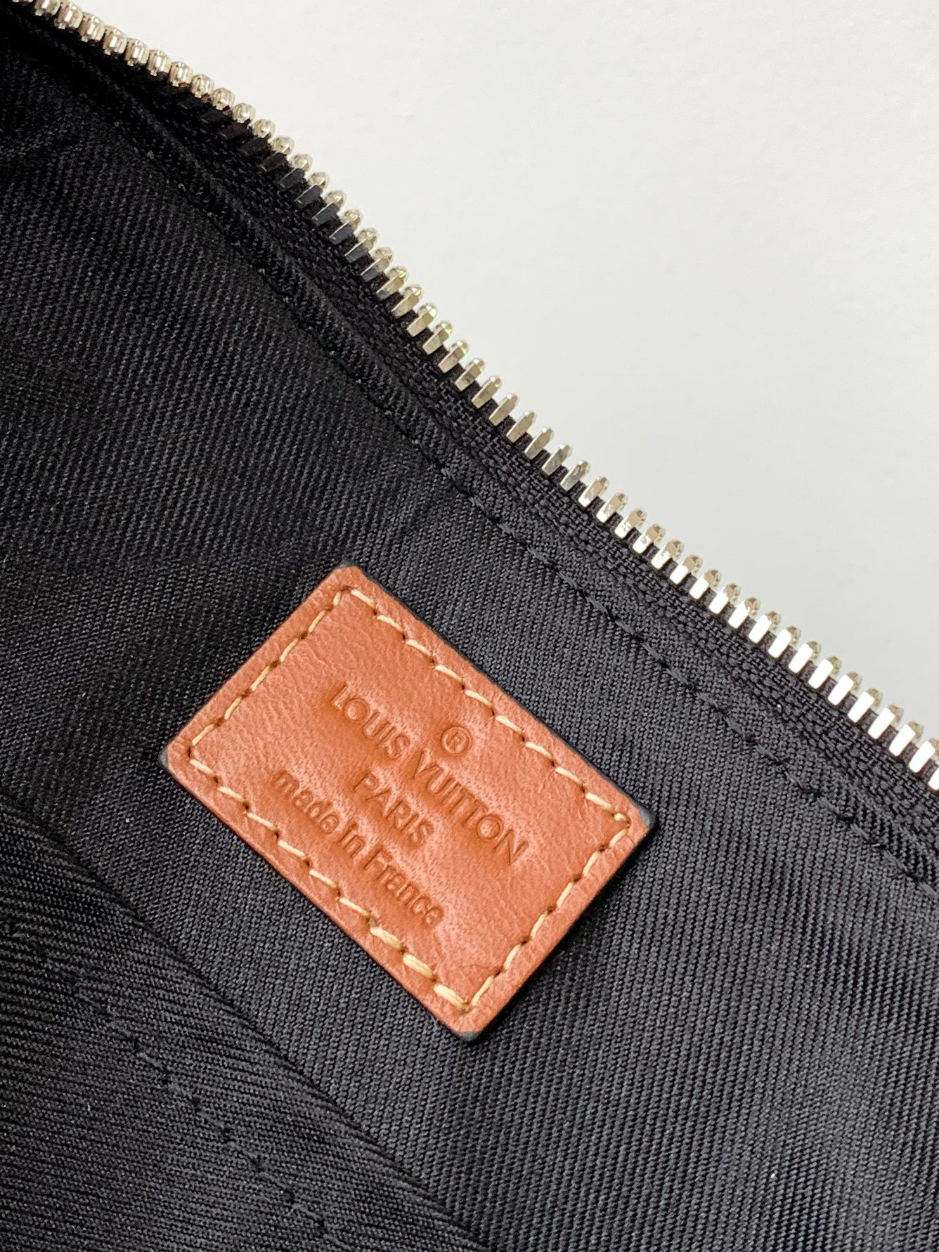 Louis Vuitton Keepall Bandoulière 25 M46339 9.8 x 5.9 x 4.3 inches