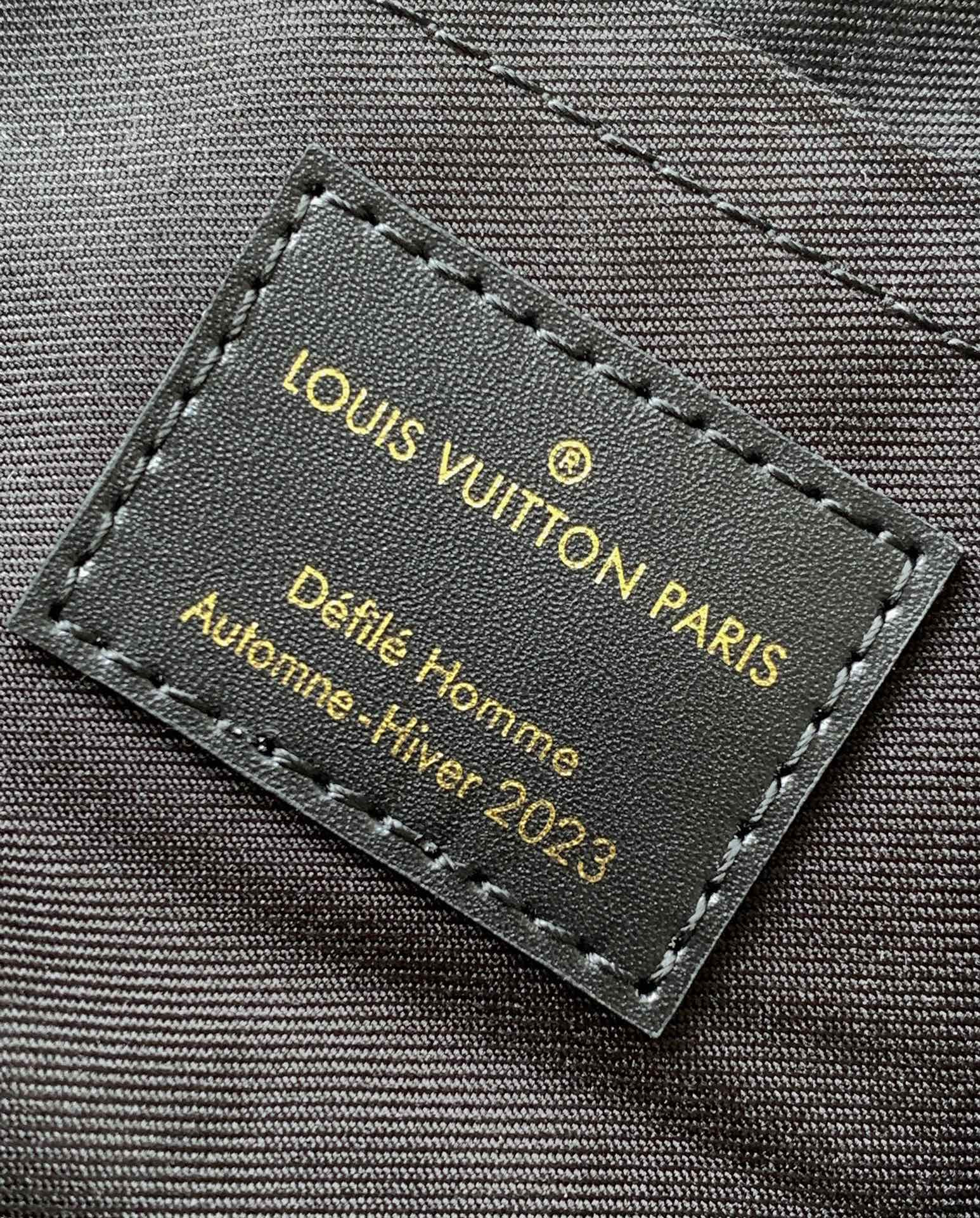 Louis Vuitton Keepall Bandoulière 25 M46701 9.8 x 5.9 x 4.3 inches