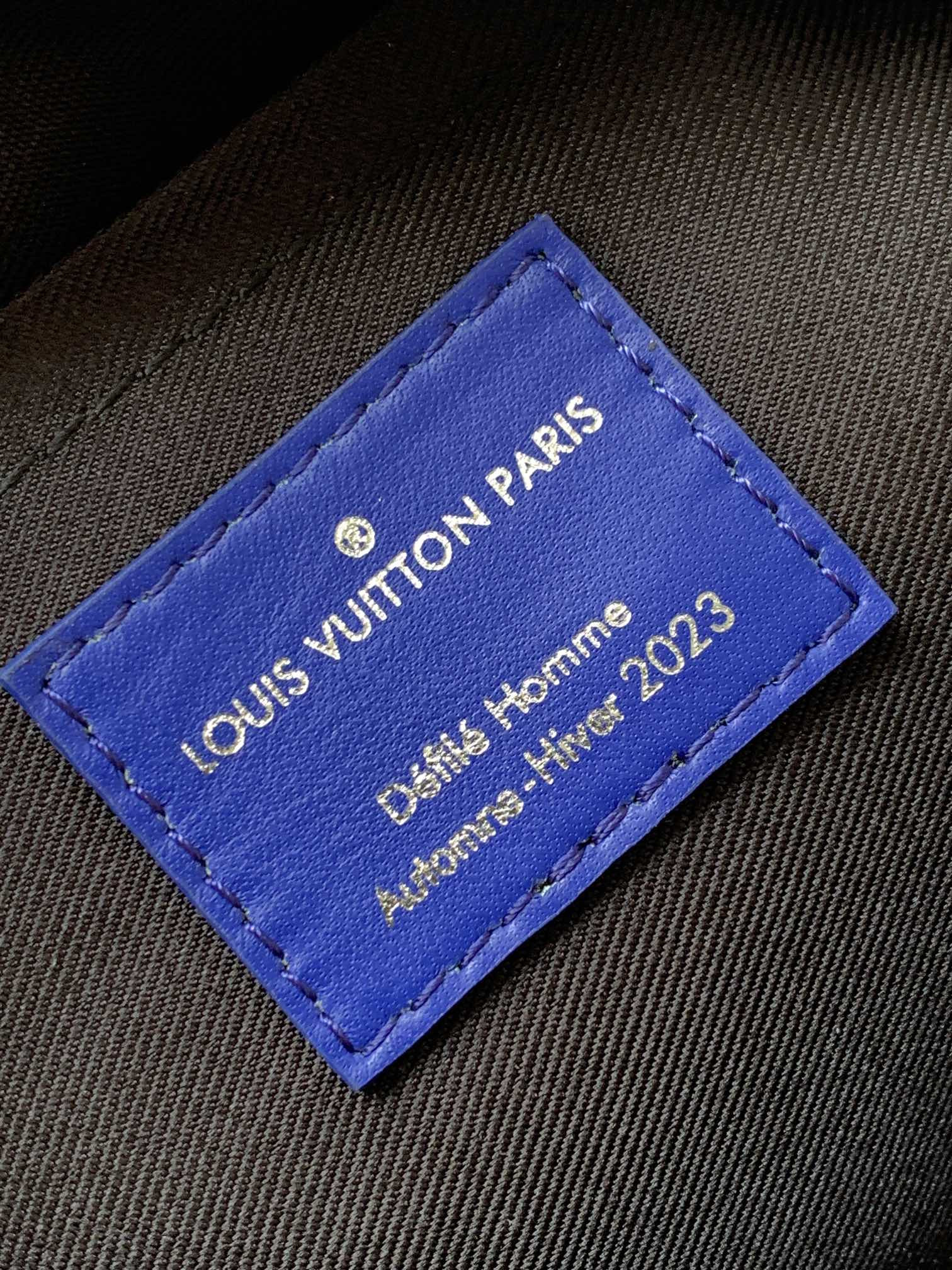 Louis Vuitton Keepall Bandoulière 25 M46678 9.8 x 5.9 x 4.3 inches