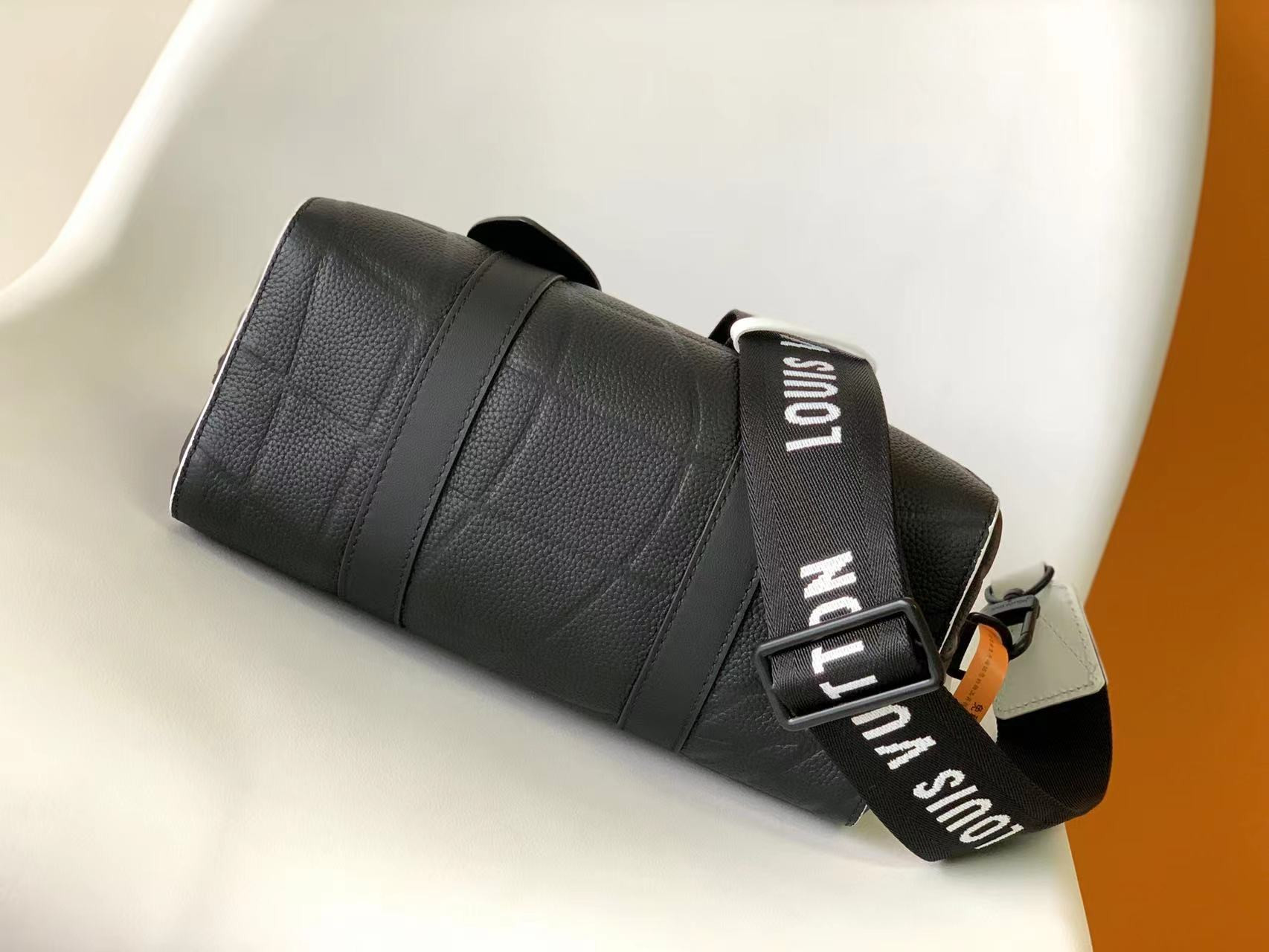 Louis Vuitton Keepall Bandoulière 25 M21543 9.8 x 5.9 x 4.3 inches