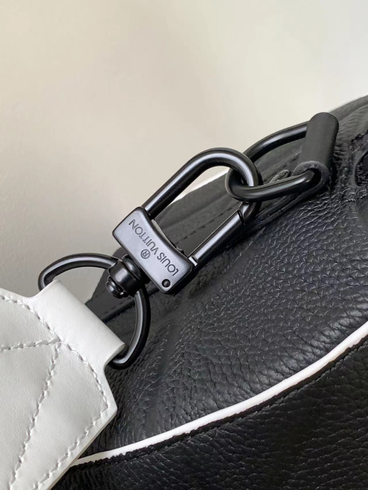 Louis Vuitton Keepall Bandoulière 25 M21543 9.8 x 5.9 x 4.3 inches