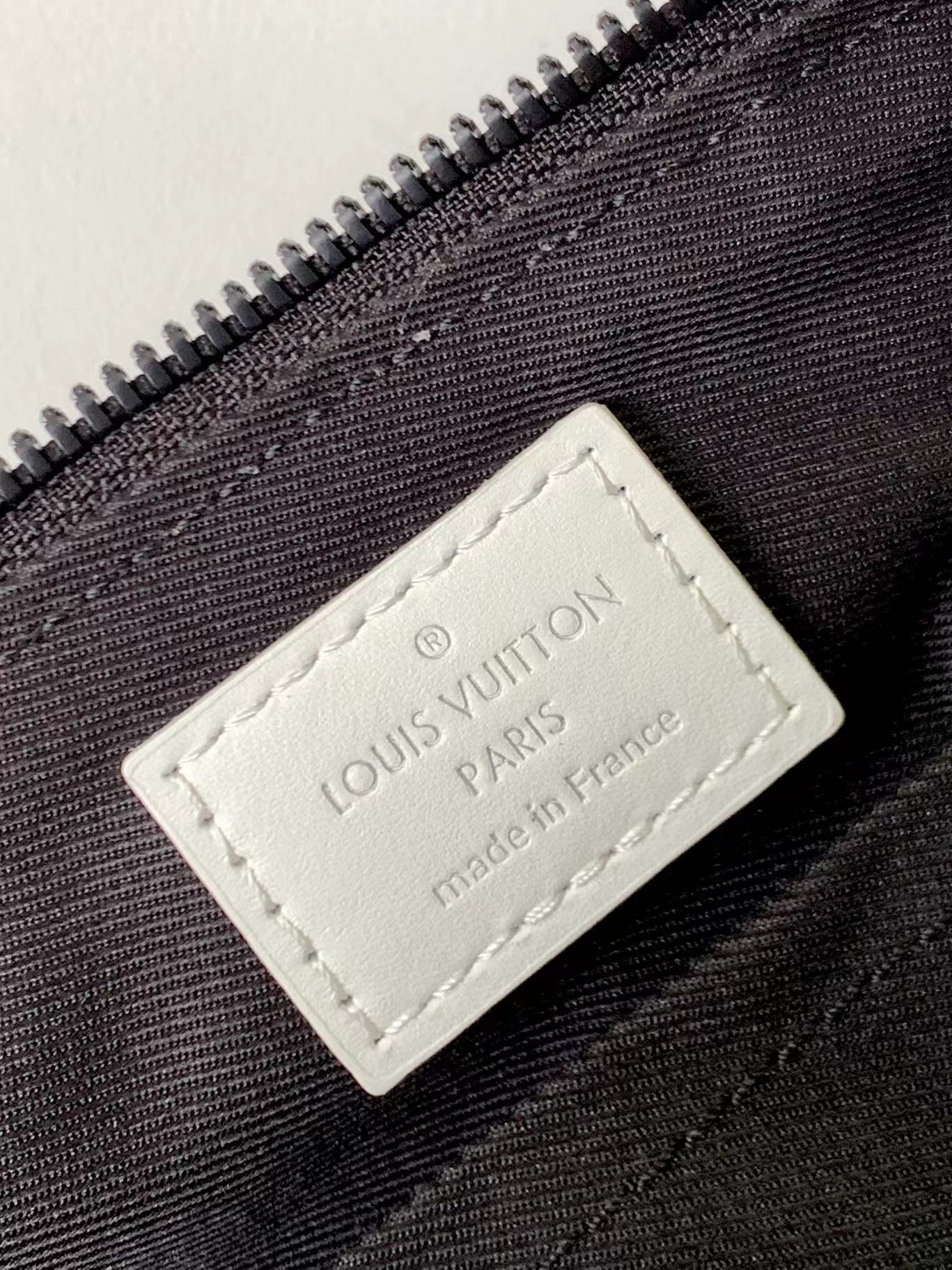 Louis Vuitton Keepall Bandoulière 25 M21543 9.8 x 5.9 x 4.3 inches