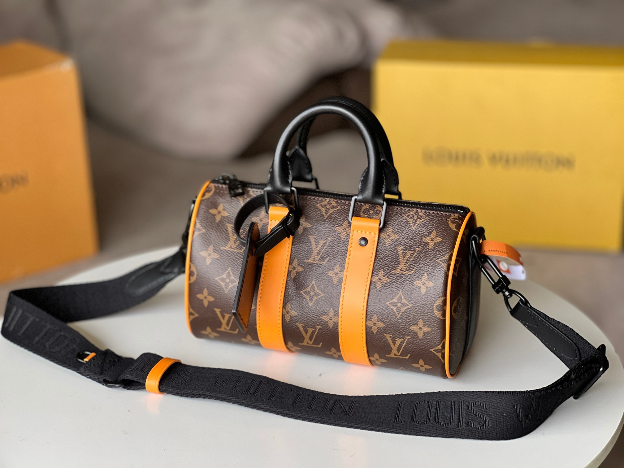 Louis Vuitton Keepall Bandoulière 25 M46687 9.8 x 5.9 x 4.3 inches