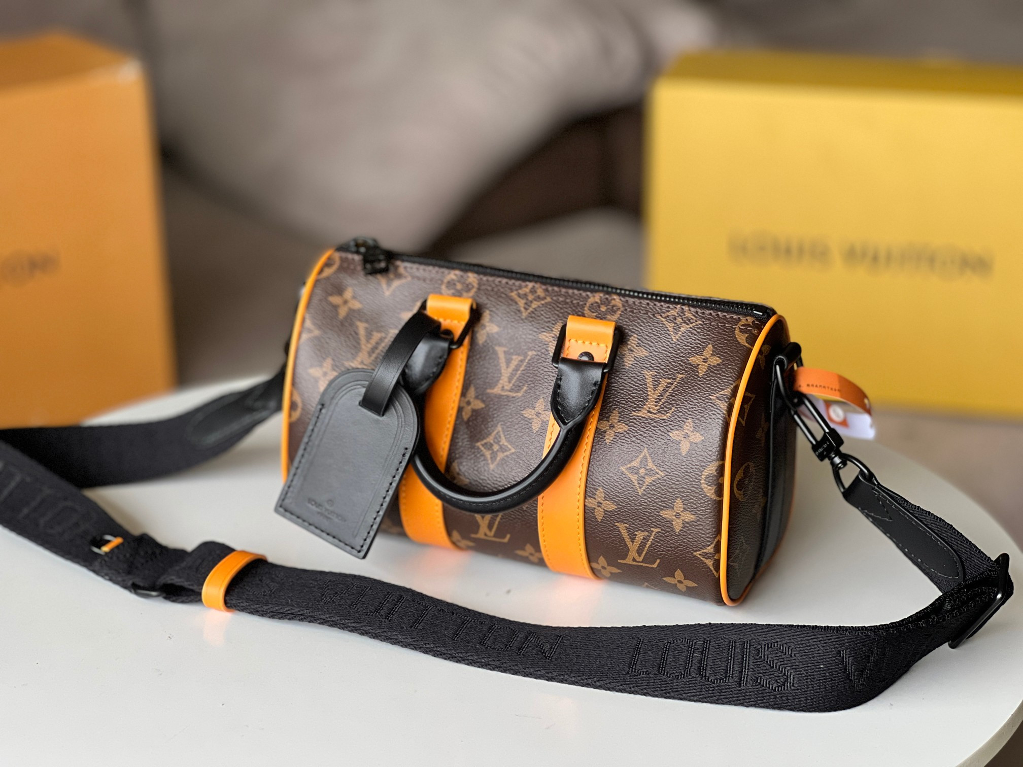 Louis Vuitton Keepall Bandoulière 25 M46687 9.8 x 5.9 x 4.3 inches