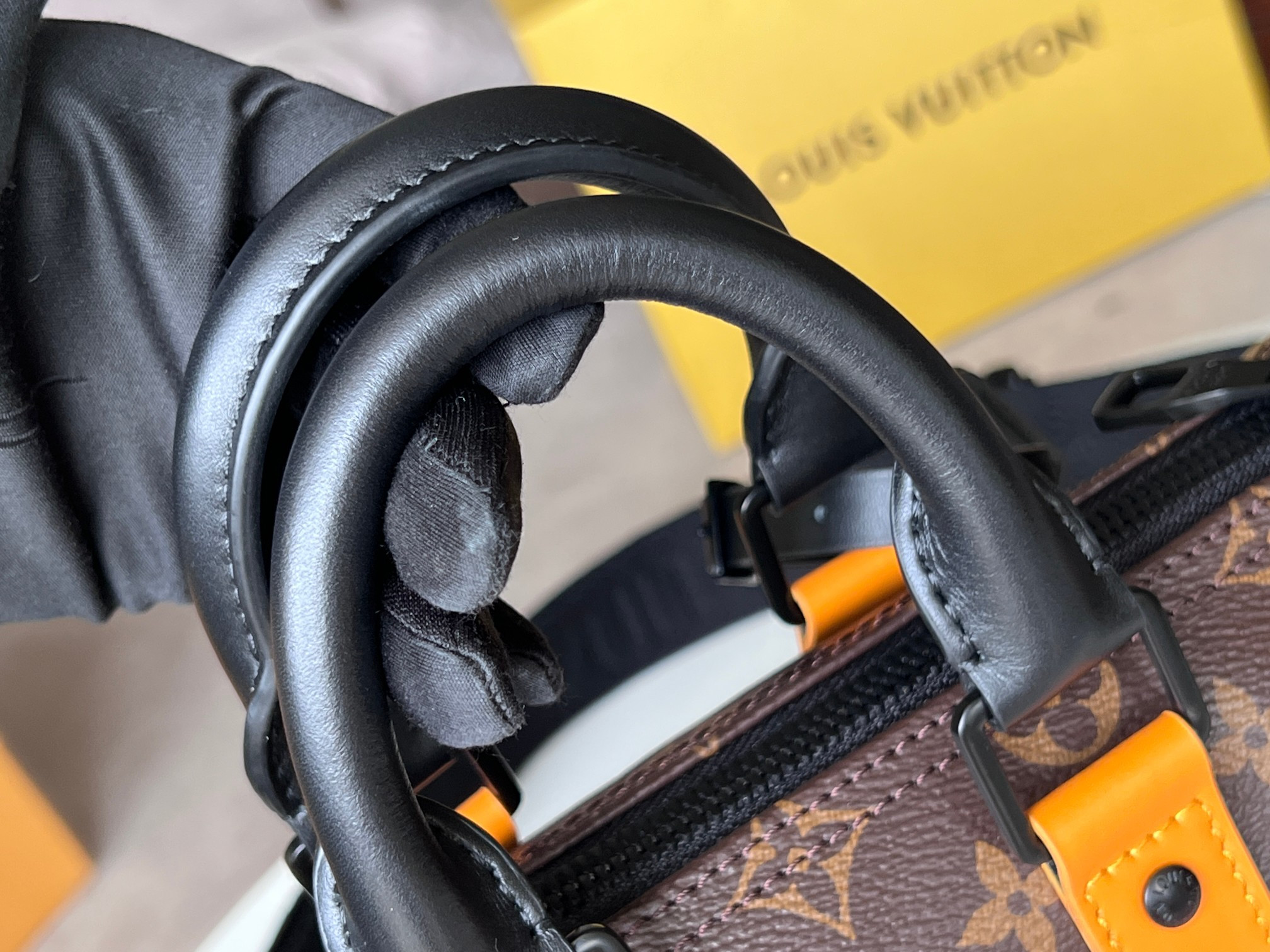 Louis Vuitton Keepall Bandoulière 25 M46687 9.8 x 5.9 x 4.3 inches