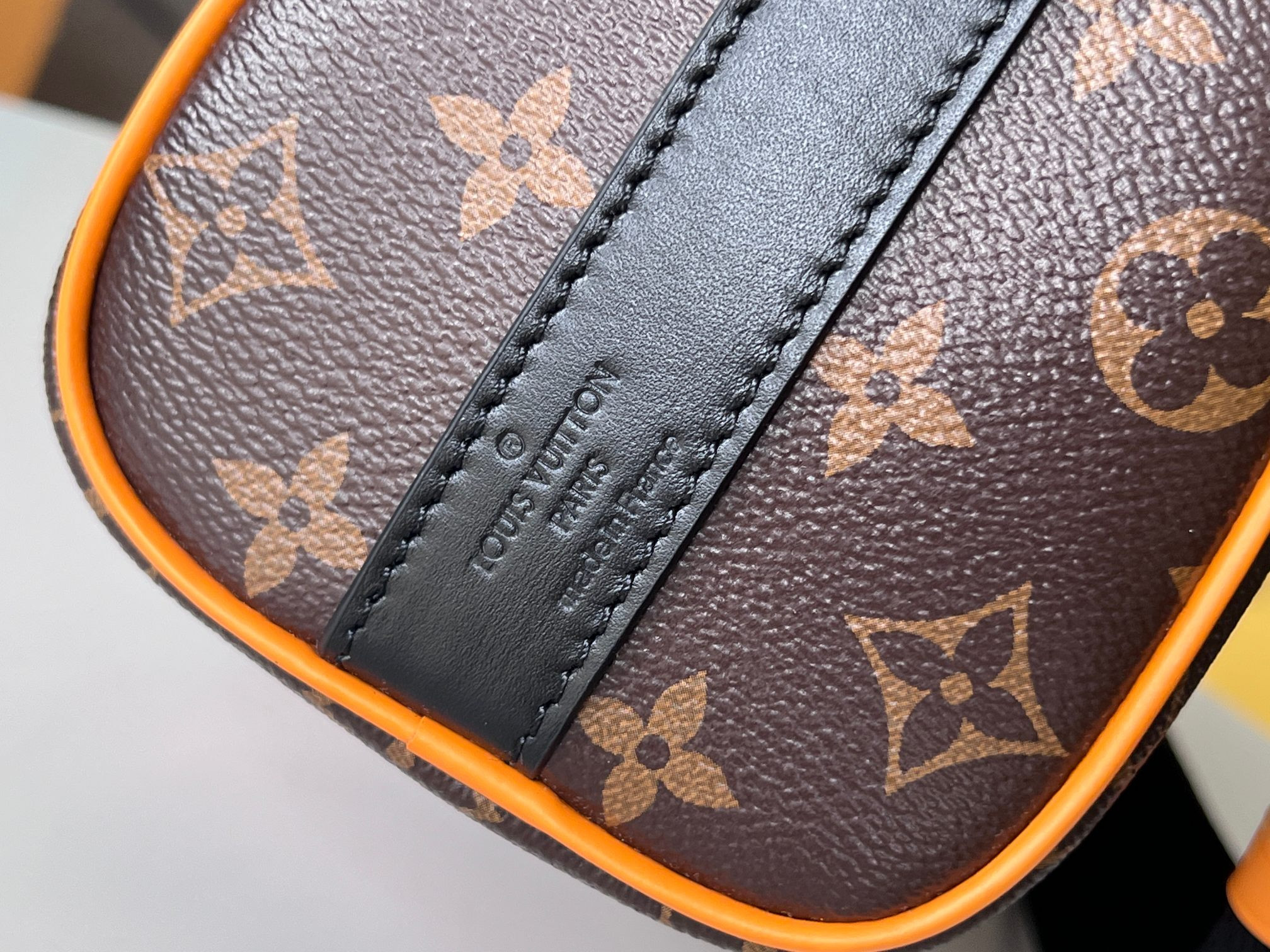 Louis Vuitton Keepall Bandoulière 25 M46687 9.8 x 5.9 x 4.3 inches