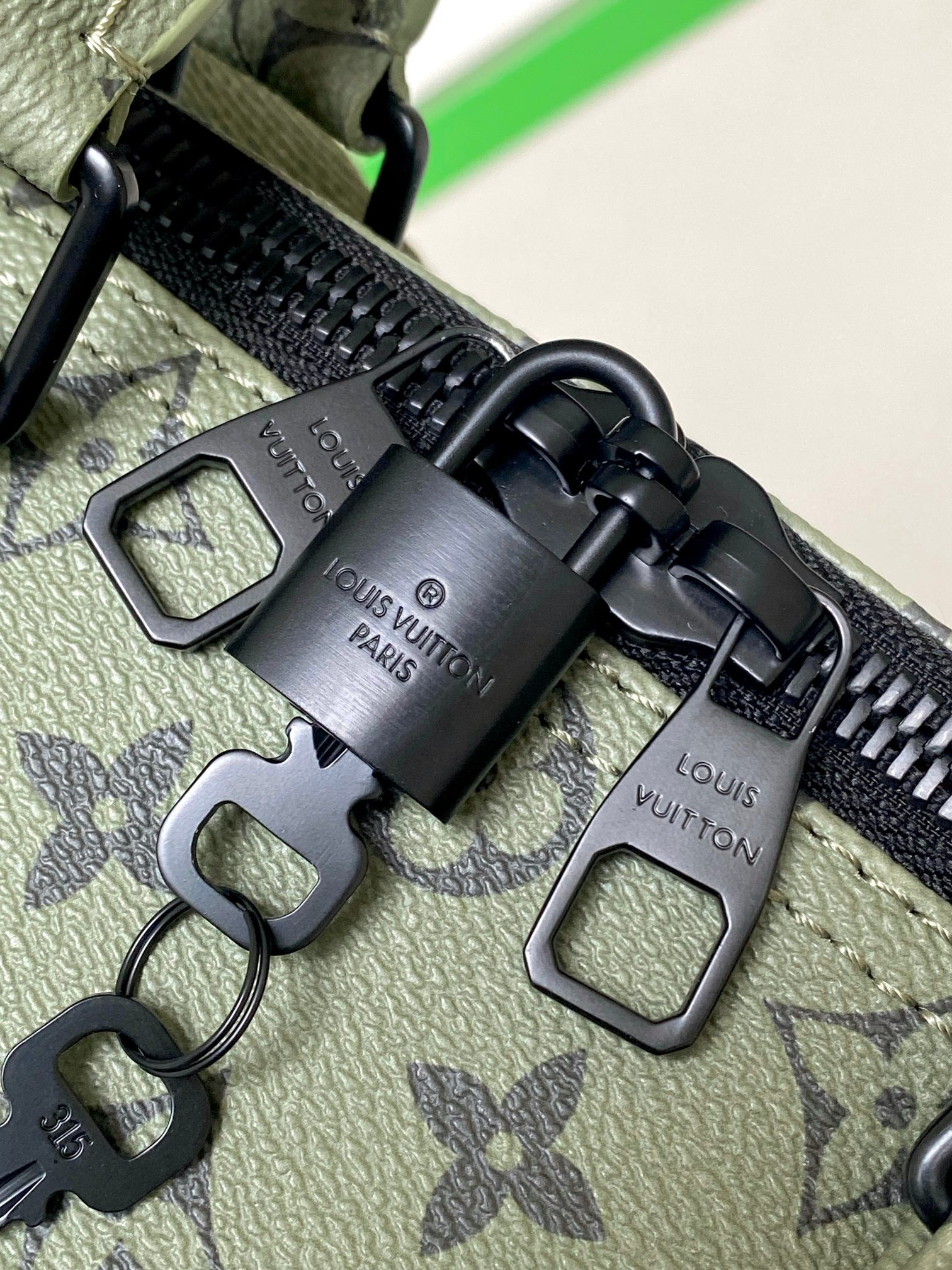 Louis Vuitton Keepall Bandoulière 45 M23962