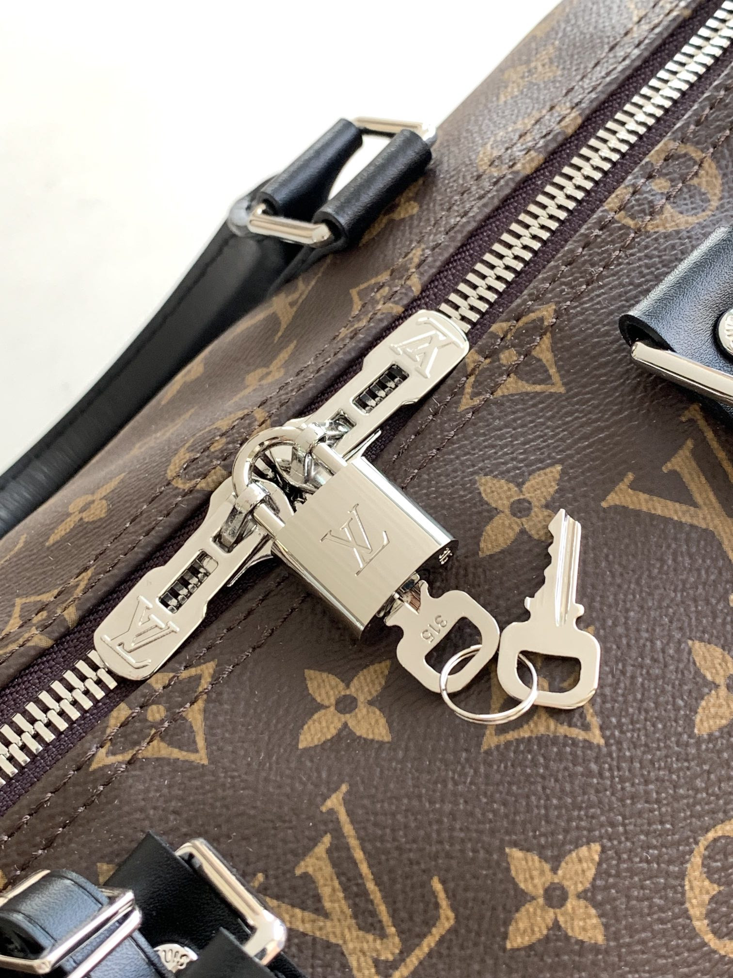 Louis Vuitton Keepall Bandoulière 45 M56711