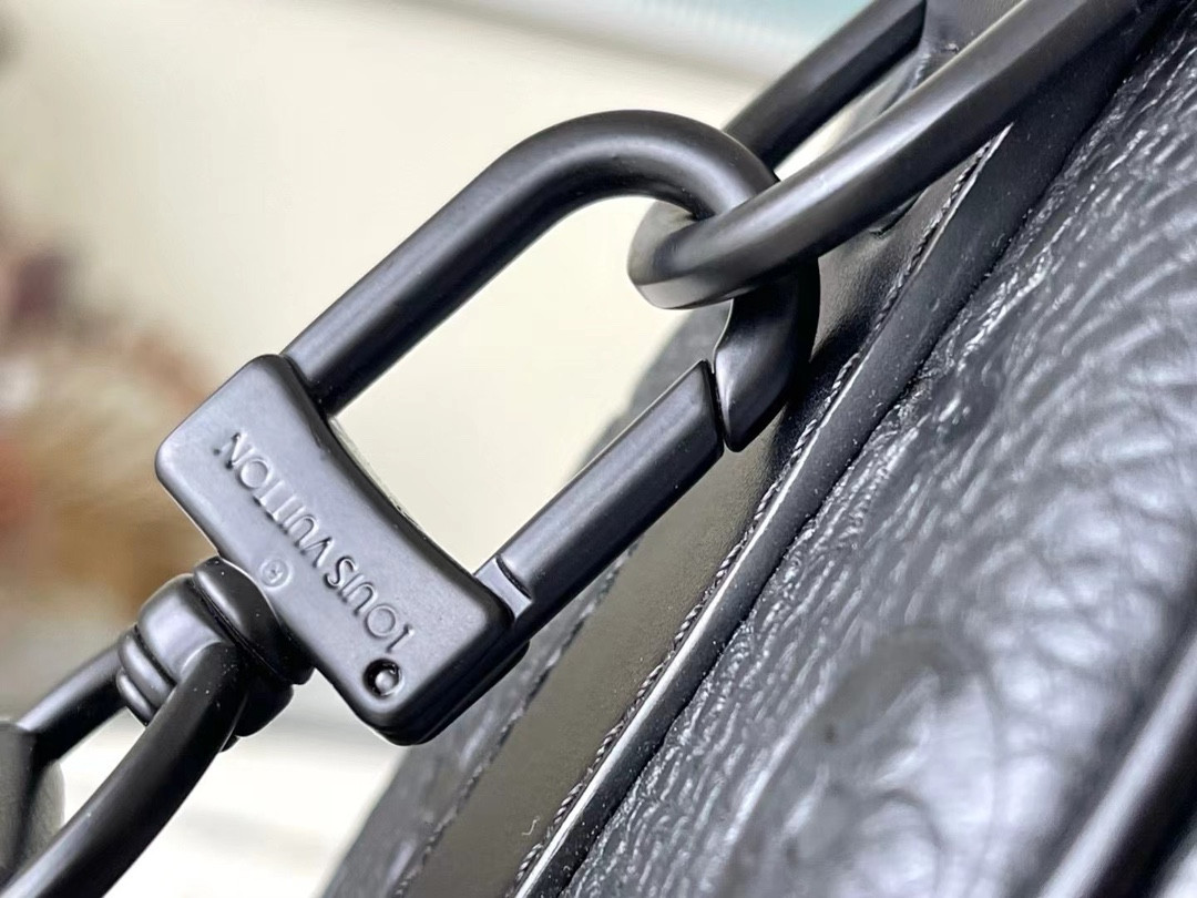 Louis Vuitton Keepall Bandoulière 25 M20900 9.8 x 5.9 x 4.3 inches