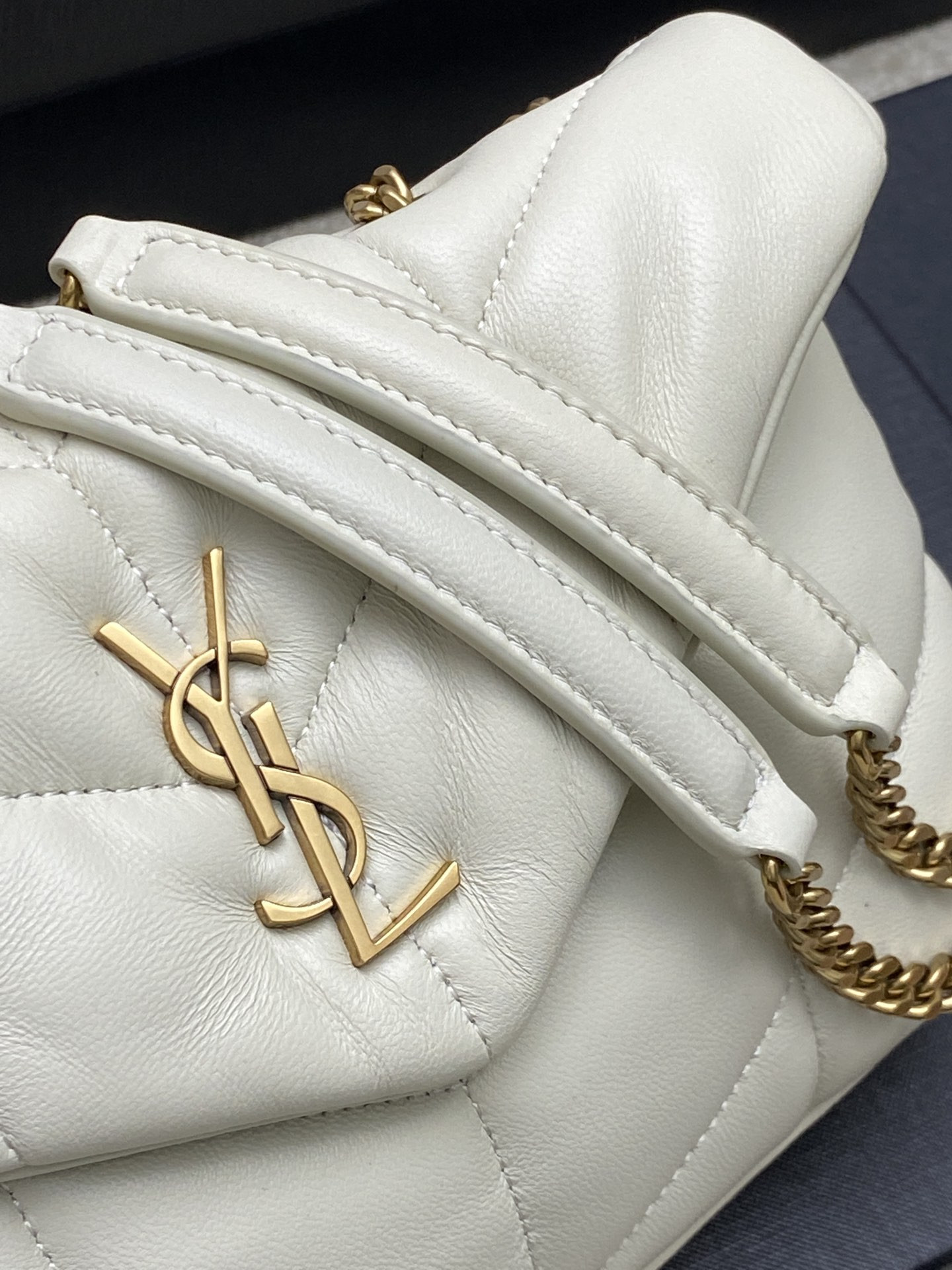 YSL PUFFER IN LEATHER WHITE 23 X 15.5 X 5.8 CM