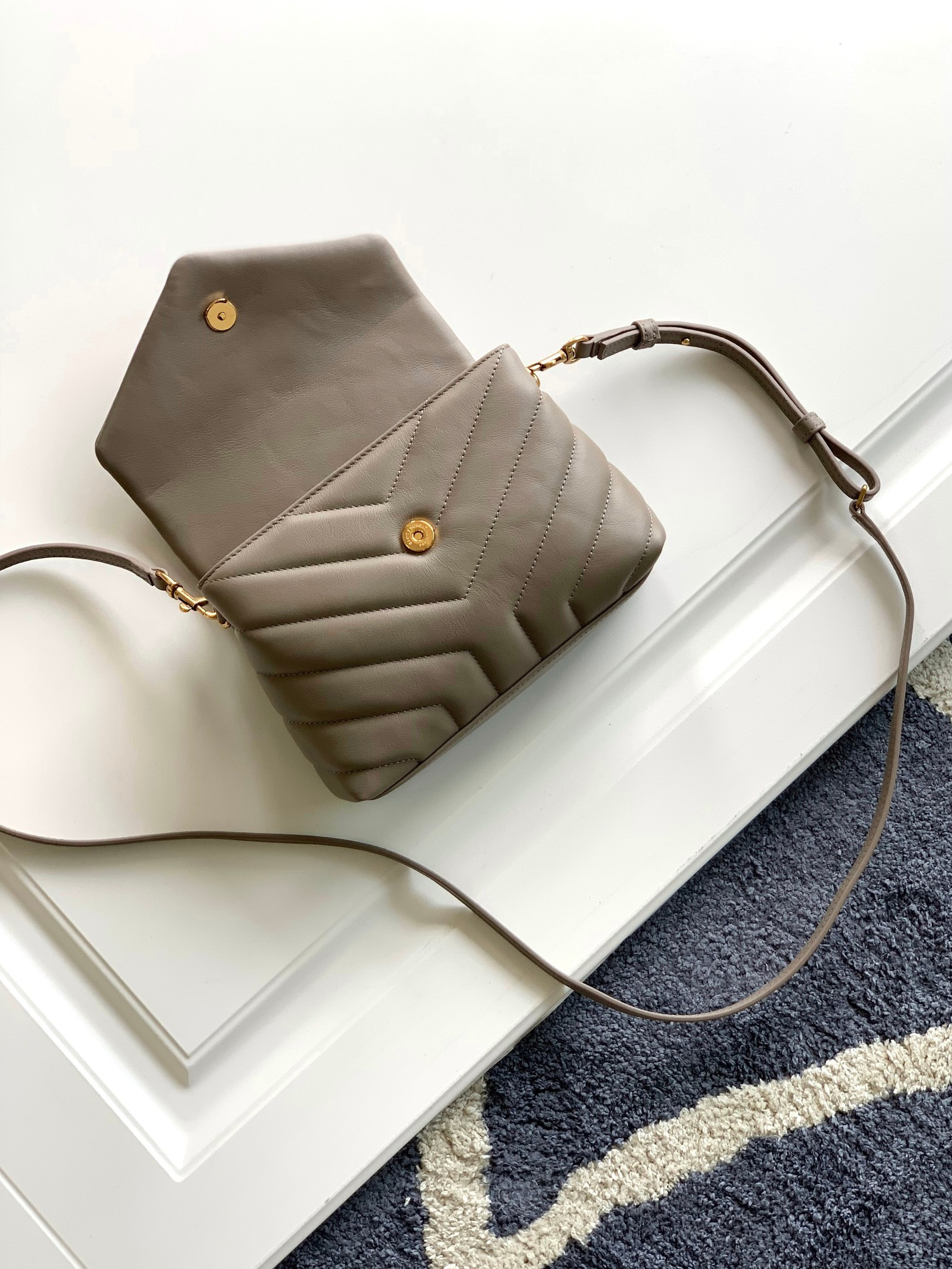 YSL TOY LOULOU IN QUILTED LEATHER GREYISH BROWN 7.9 X 5.5 X 3 INCHES