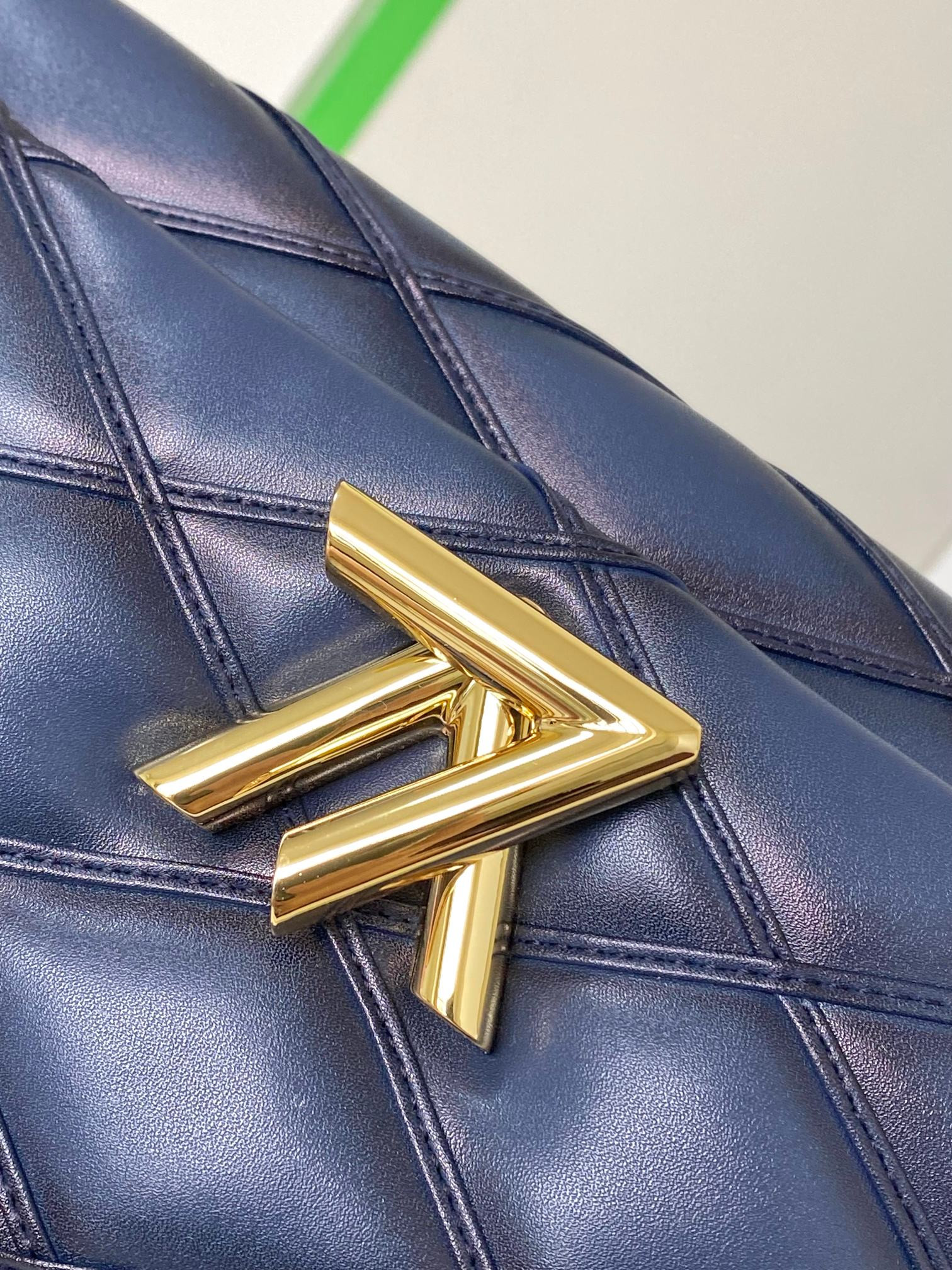 LOUIS VUITTON M14956 GO-14 MM 9.1 x 6.3 x 3.9 inches