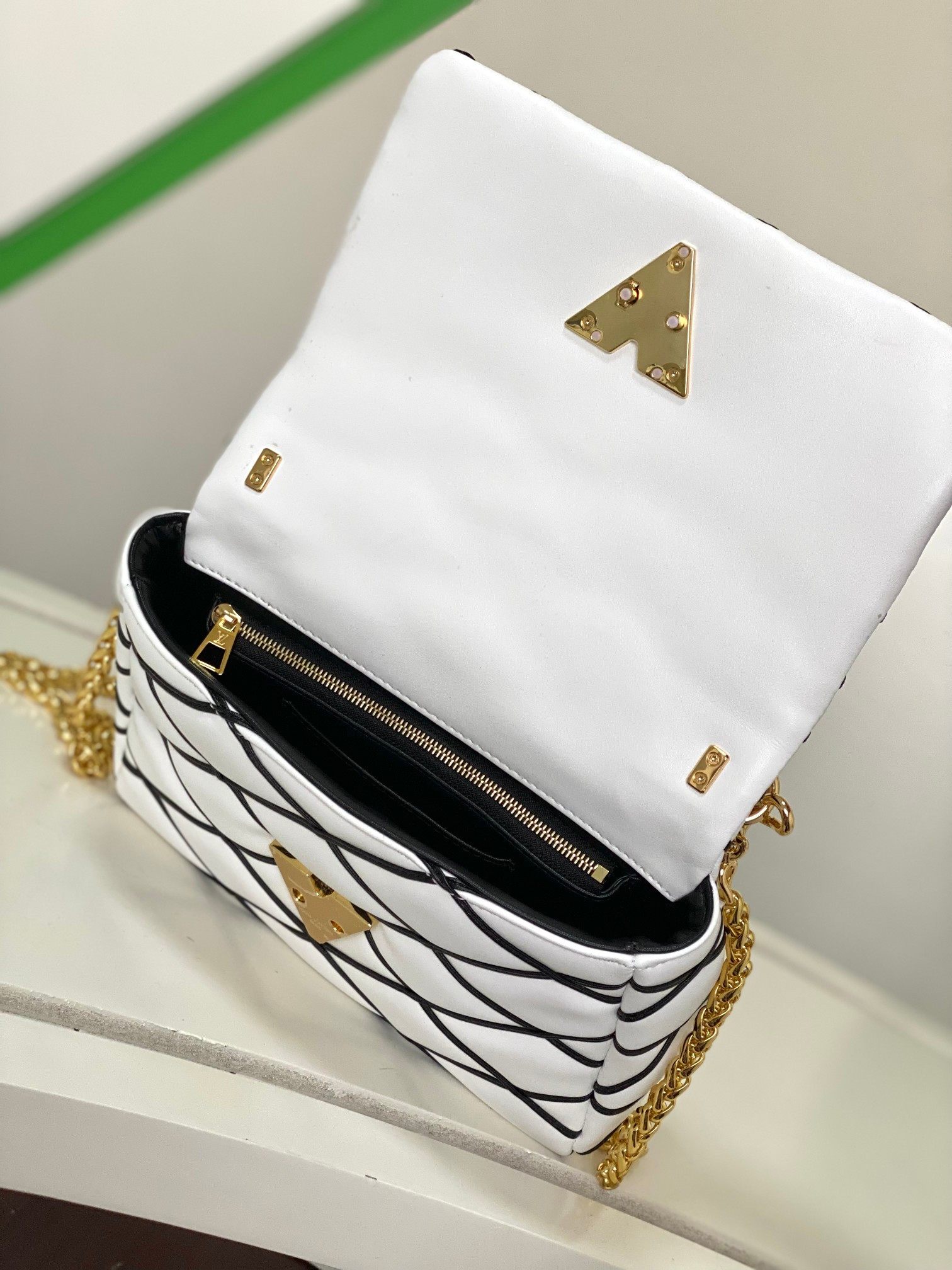 LOUIS VUITTON M22890 GO-14 MM 9.1 x 6.3 x 3.9 inches