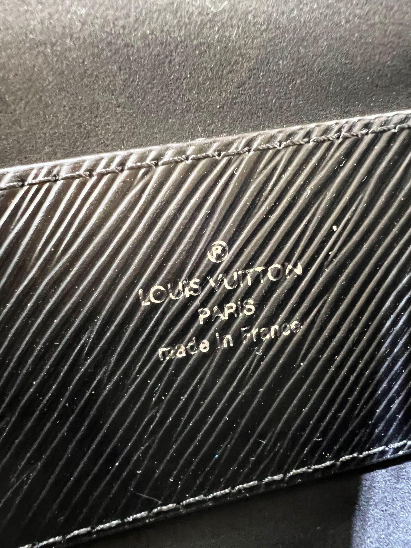 LOUIS VUITTON Twist MM Black 9.1 x 6.7 x 3.7 inches