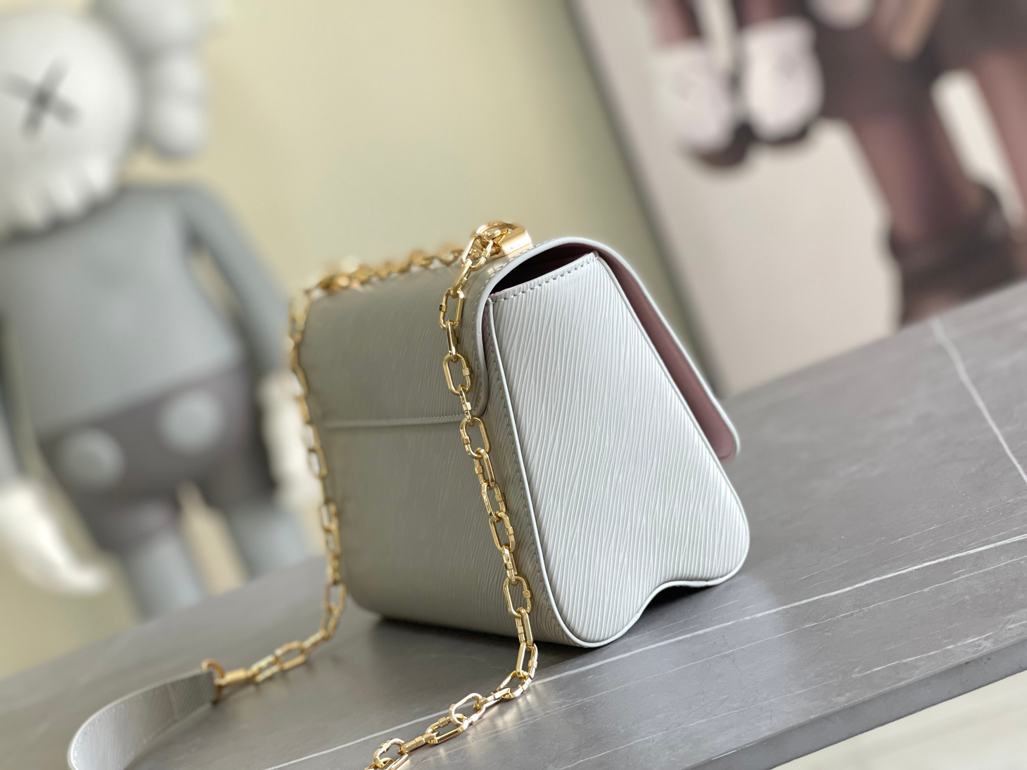 LOUIS VUITTON Twist MM white 9.1 x 6.7 x 3.7 inches