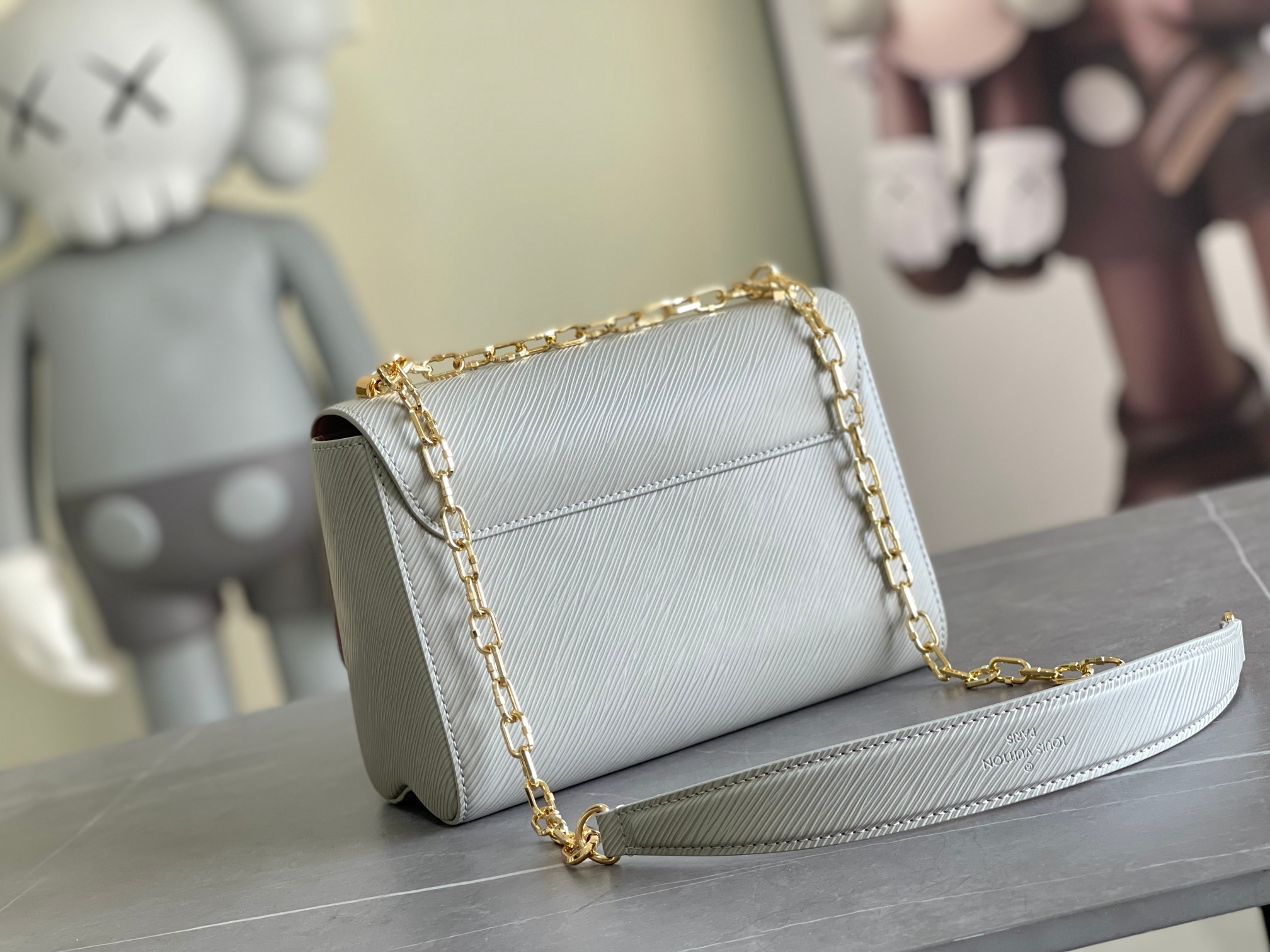 LOUIS VUITTON Twist MM white 9.1 x 6.7 x 3.7 inches