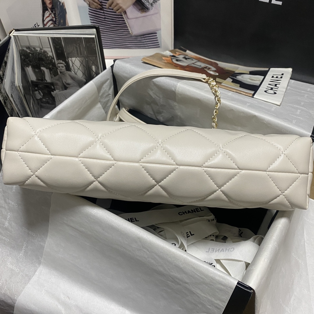 Chanel Shiny Leather Large Shopper Tote White 33×21×7.5 cm