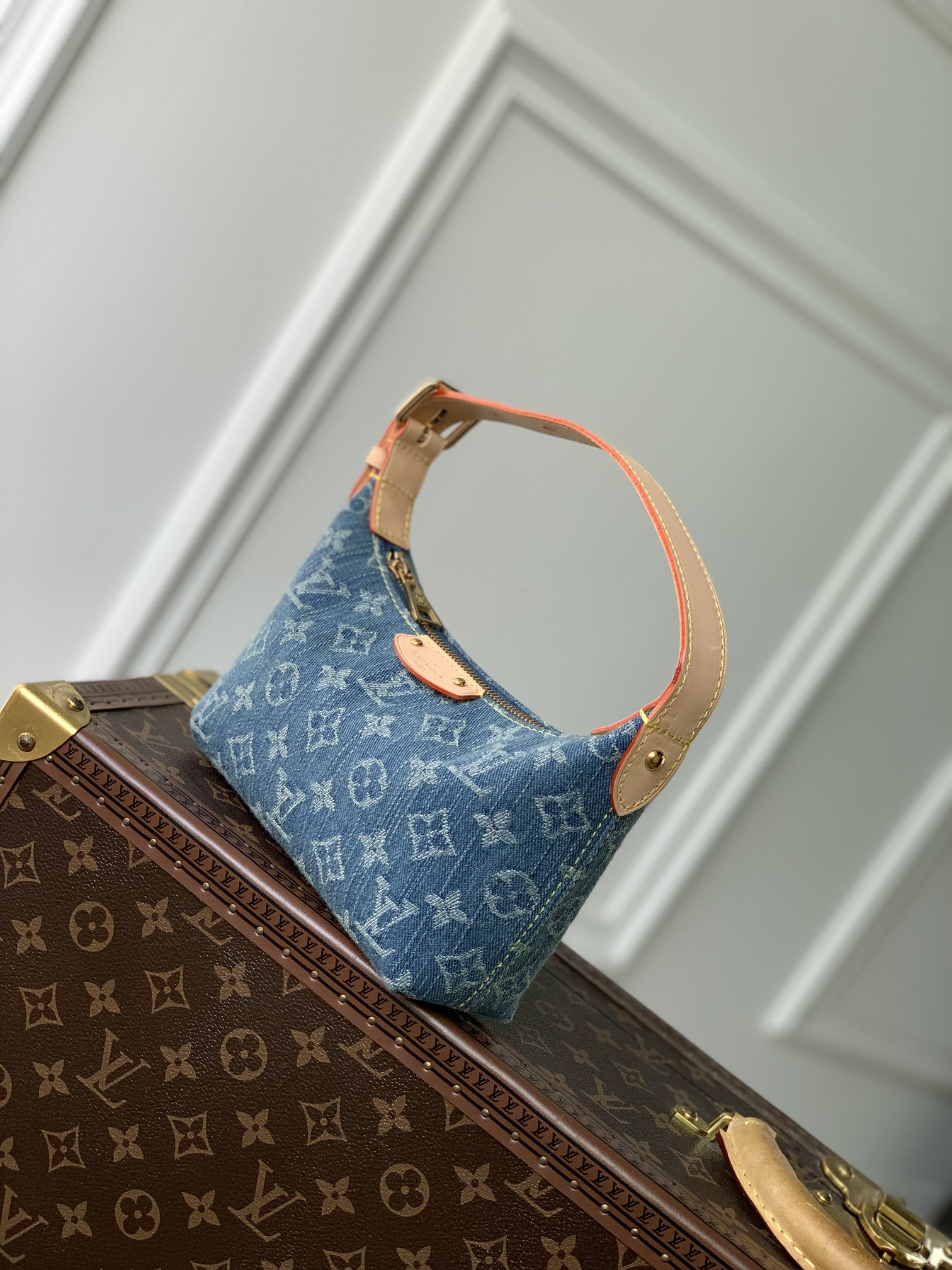 LOUIS VUITTON M82949 Hills Pochette 7.3 x 4.3 x 2.6 inches