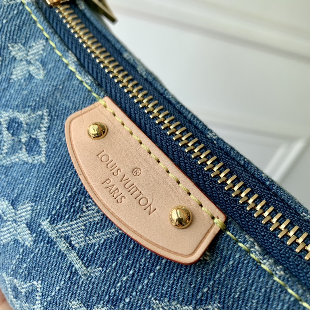 LOUIS VUITTON M82949 Hills Pochette 7.3 x 4.3 x 2.6 inches