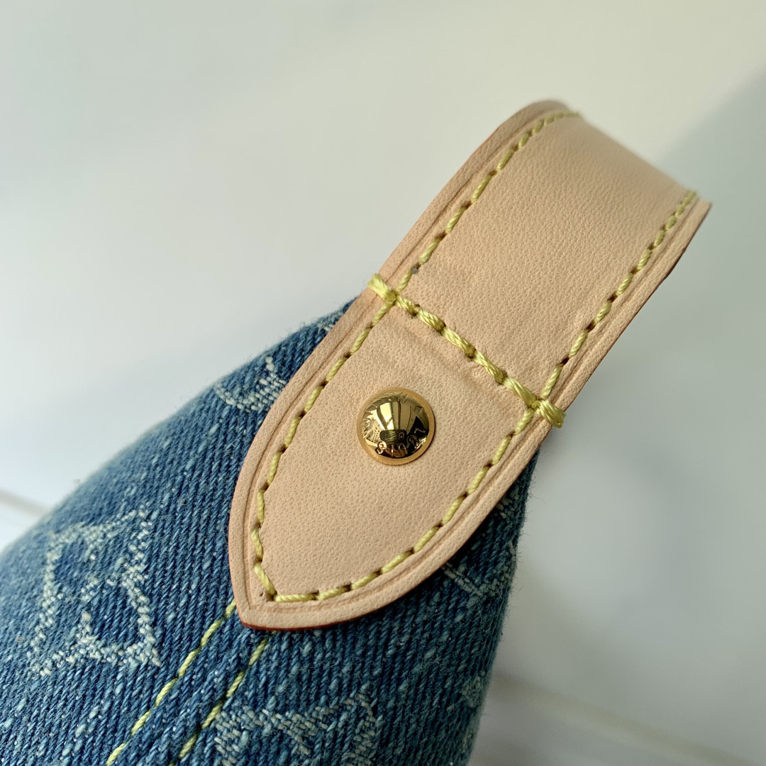 LOUIS VUITTON M82949 Hills Pochette 7.3 x 4.3 x 2.6 inches