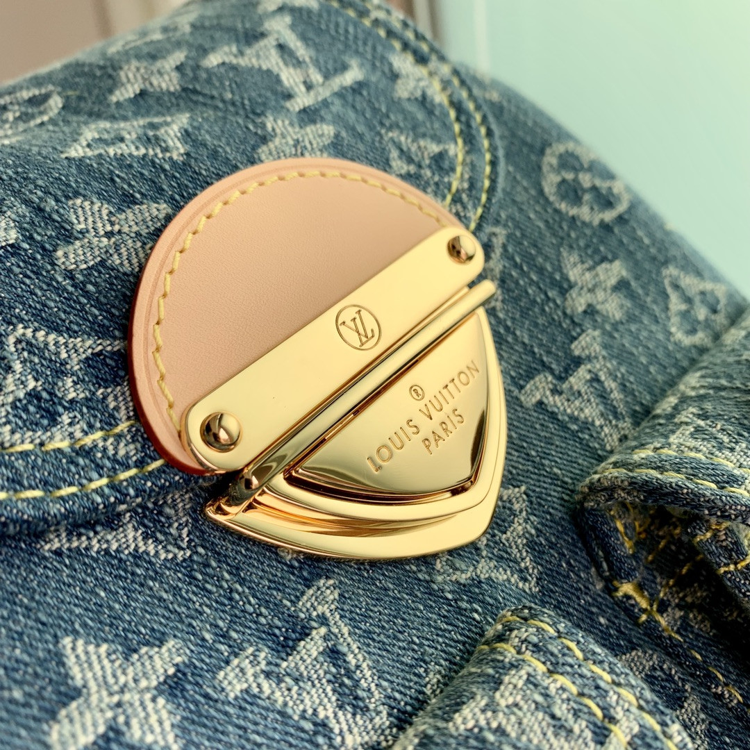 LOUIS VUITTON M46836 Venice 9.4 x 10.2 x 2.8 inches