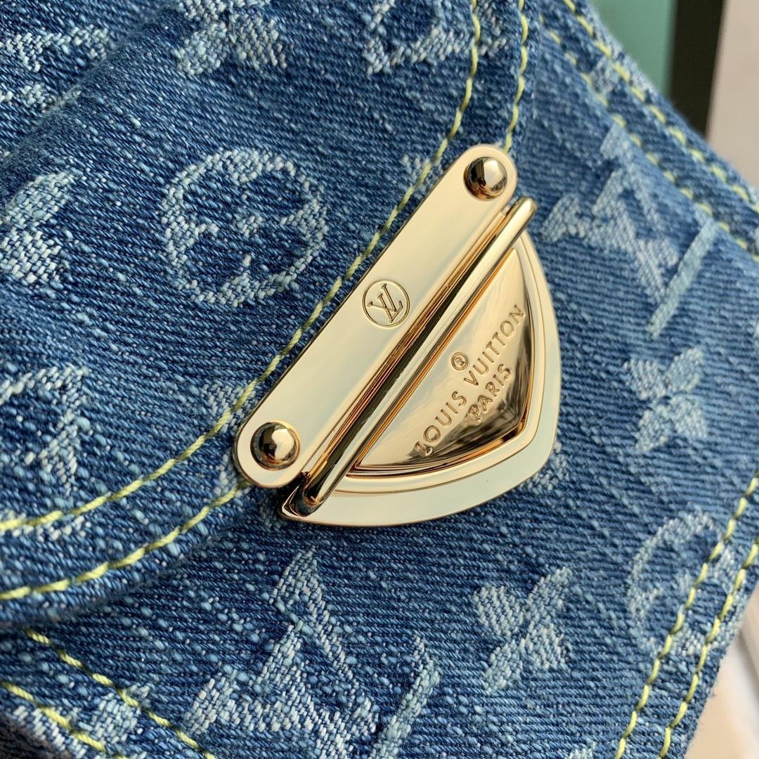 LOUIS VUITTON M82948 Fairfax Pochette 5.5 x 7.1 x 1.1 inches