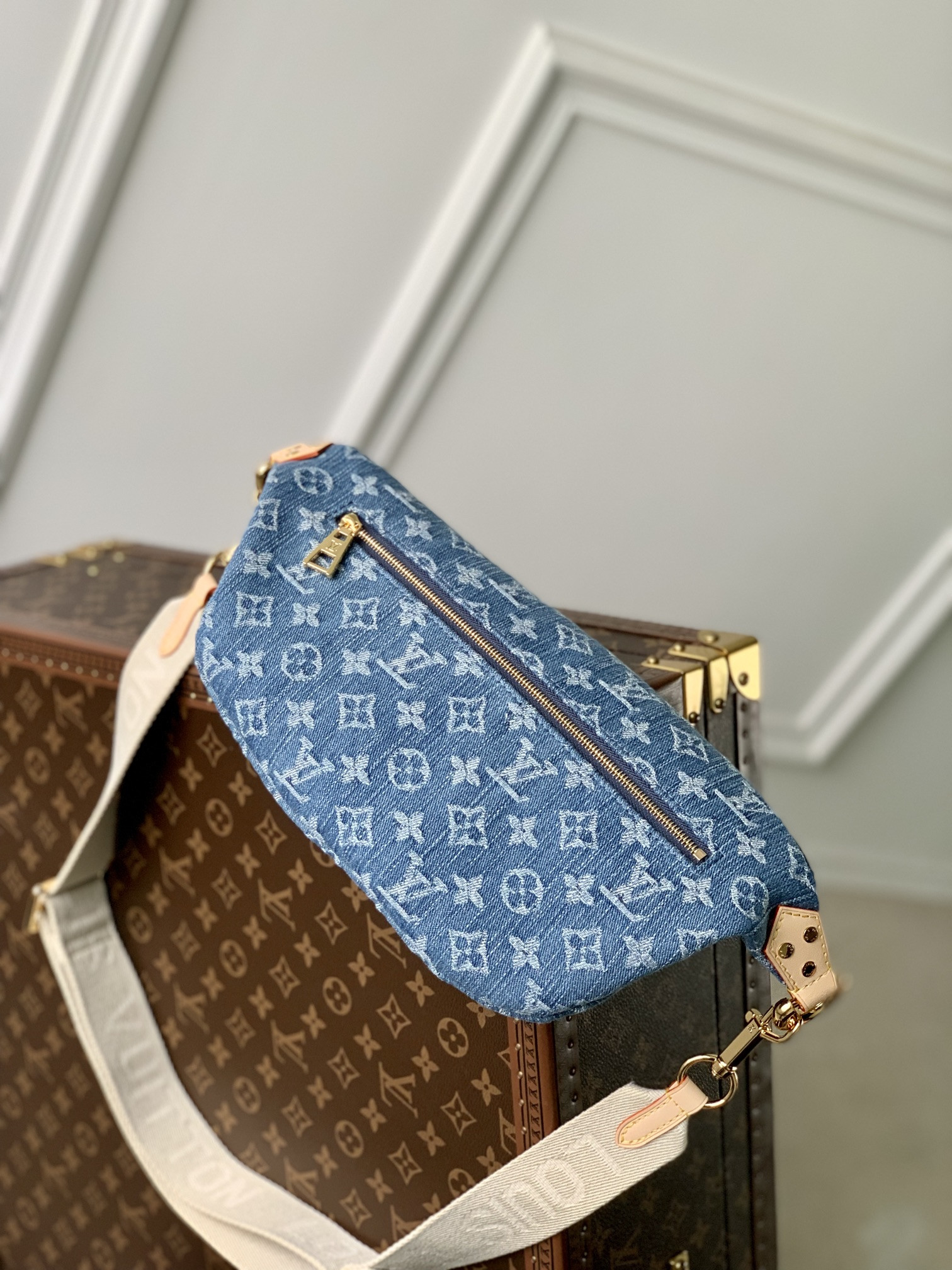 LOUIS VUITTON M46837 High Rise 15 x 6.3 x 3.1 inches