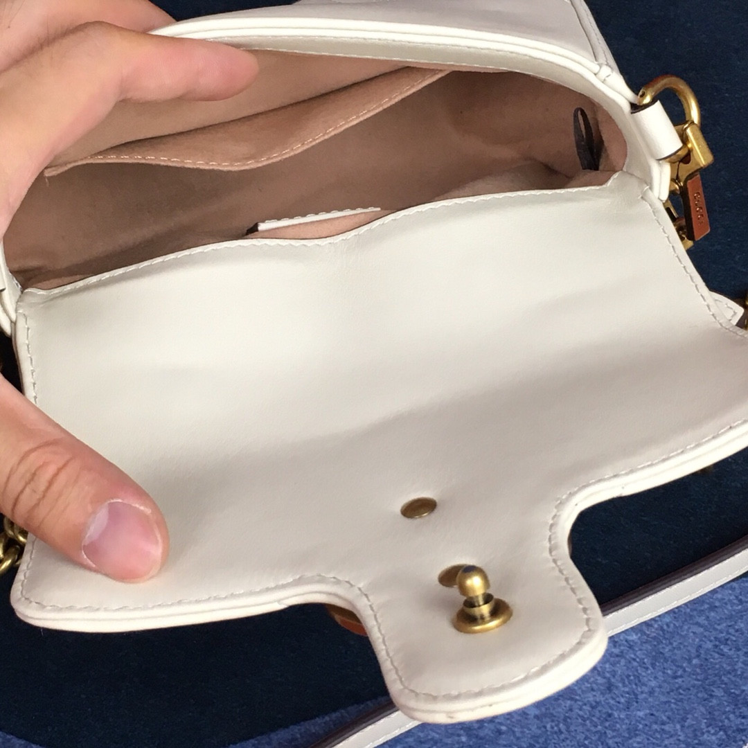 GUCCI GG MARMONT MATELASSÉ MINI BAG WHITE 8.5"W x 5"H x 2.5"D