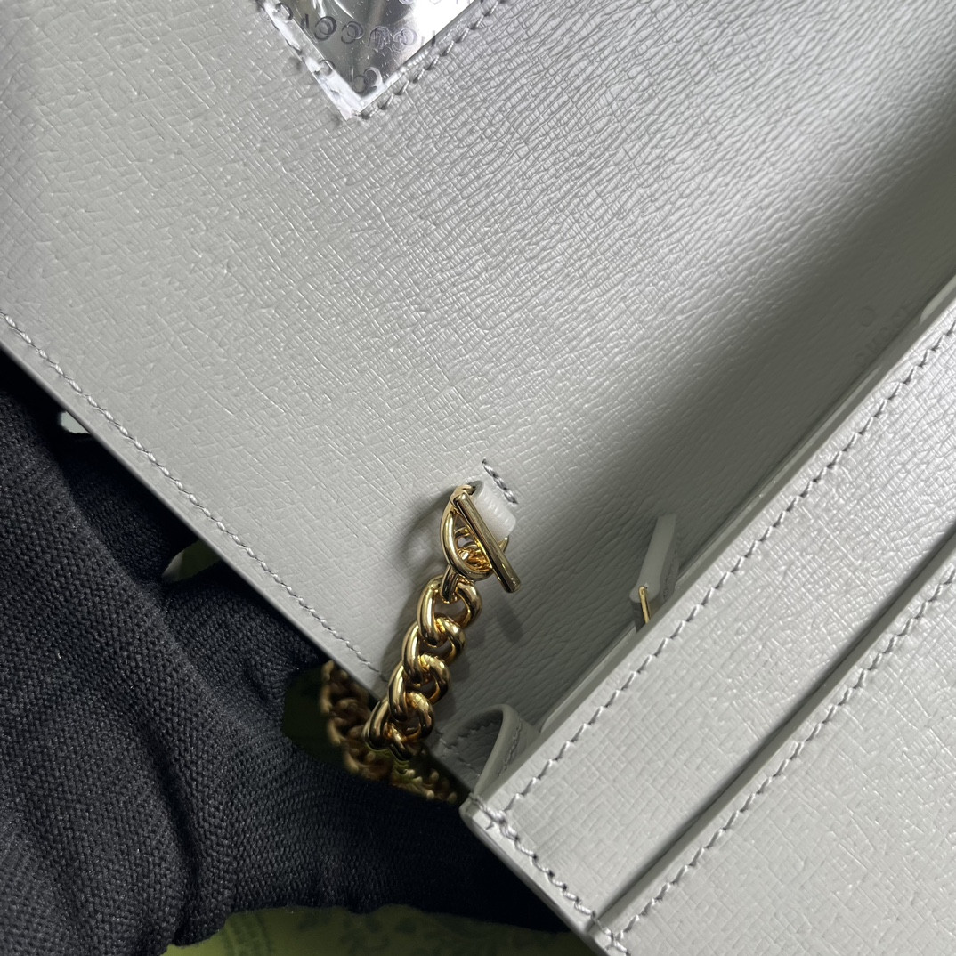 CHAIN WALLET WITH GUCCI SCRIPT LIGHT GREY 7.8"W x 5"H x 1.6"D