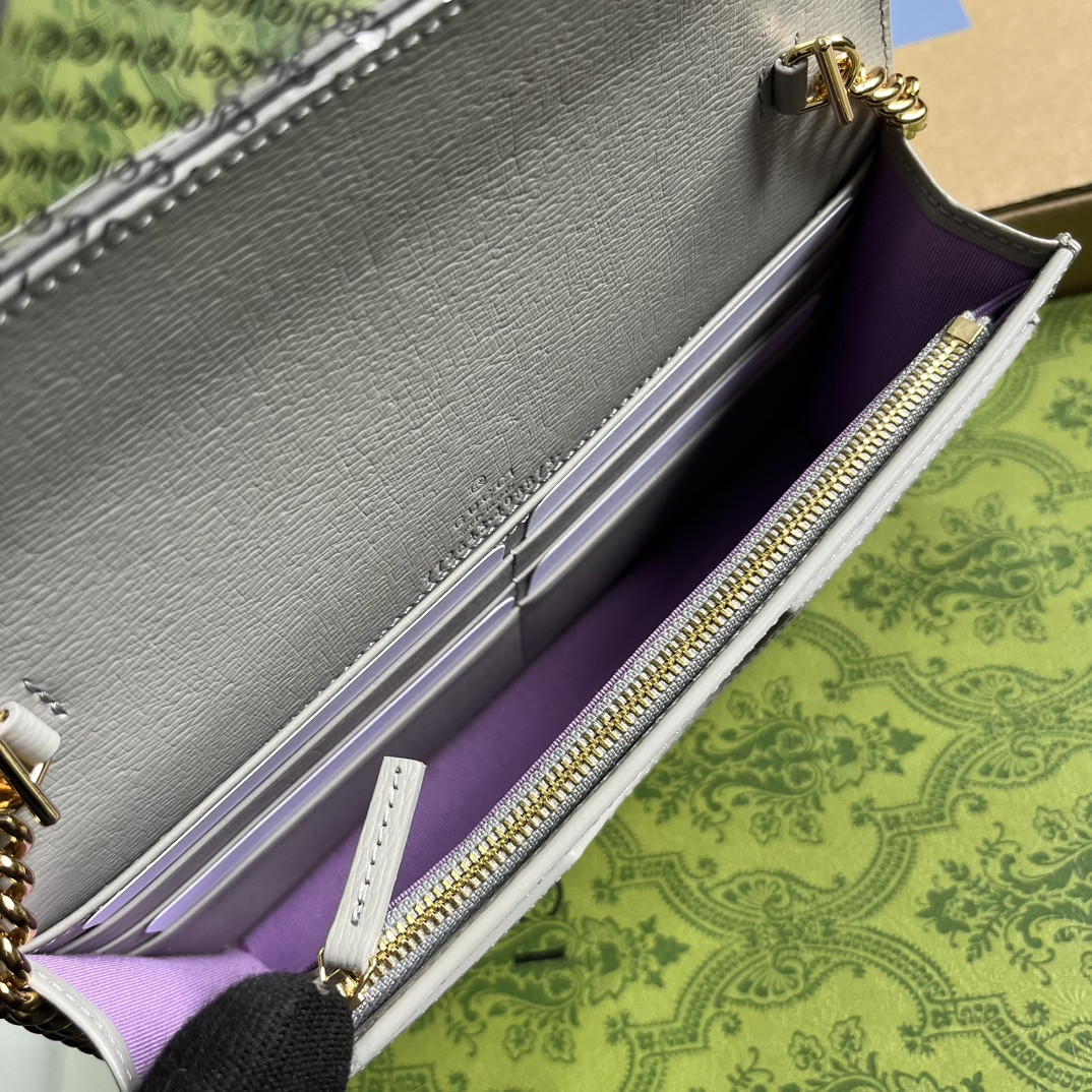 CHAIN WALLET WITH GUCCI SCRIPT LIGHT GREY 7.8"W x 5"H x 1.6"D
