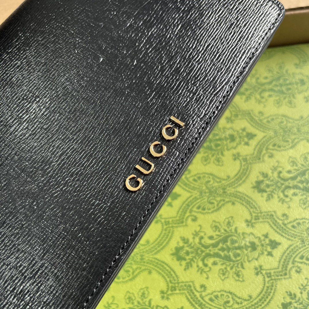 CHAIN WALLET WITH GUCCI SCRIPT BLACK 7.8"W x 5"H x 1.6"D