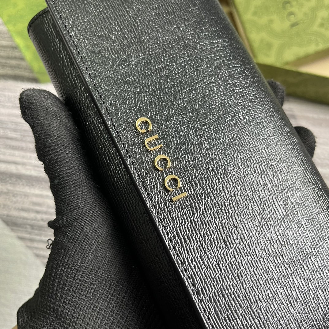 CONTINENTAL WALLET WITH GUCCI SCRIPT 7.5"W x 4"H x 1.4"D