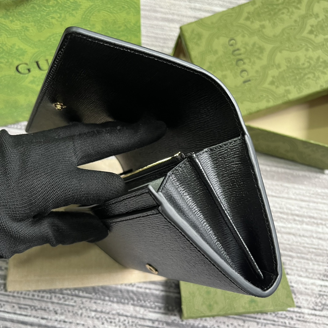 CONTINENTAL WALLET WITH GUCCI SCRIPT 7.5"W x 4"H x 1.4"D