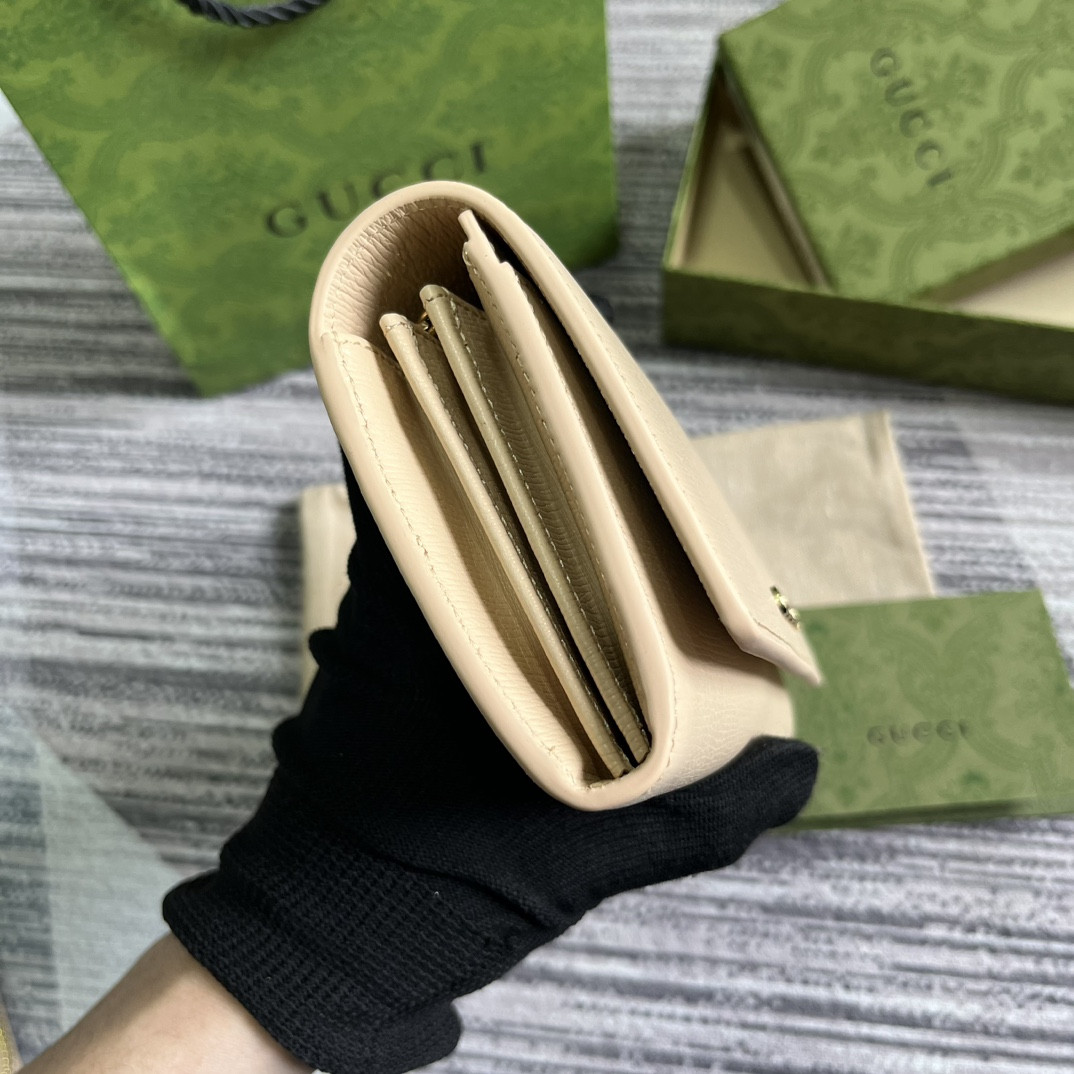 CONTINENTAL WALLET WITH GUCCI SCRIPT lIGHT YELLOW 7.5"W x 4"H x 1.4"D