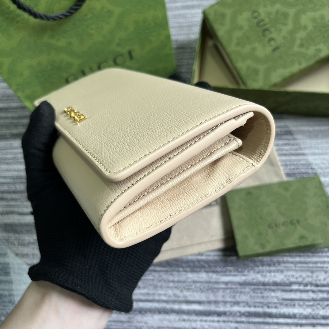 CONTINENTAL WALLET WITH GUCCI SCRIPT lIGHT YELLOW 7.5"W x 4"H x 1.4"D