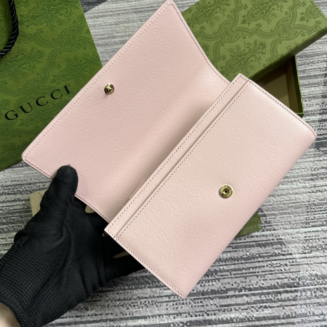 CONTINENTAL WALLET WITH GUCCI SCRIPT pink 7.5"W x 4"H x 1.4"D