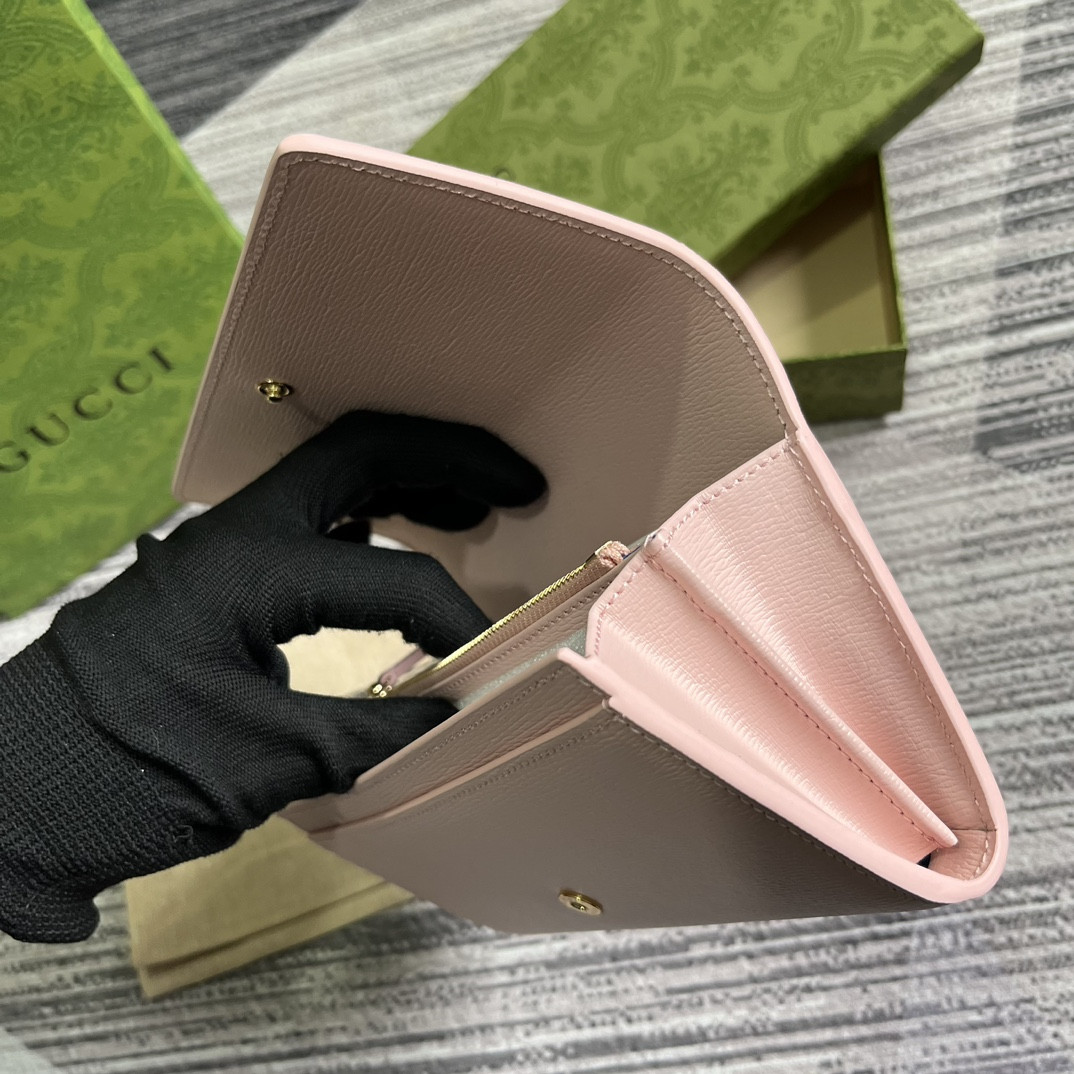 CONTINENTAL WALLET WITH GUCCI SCRIPT pink 7.5"W x 4"H x 1.4"D