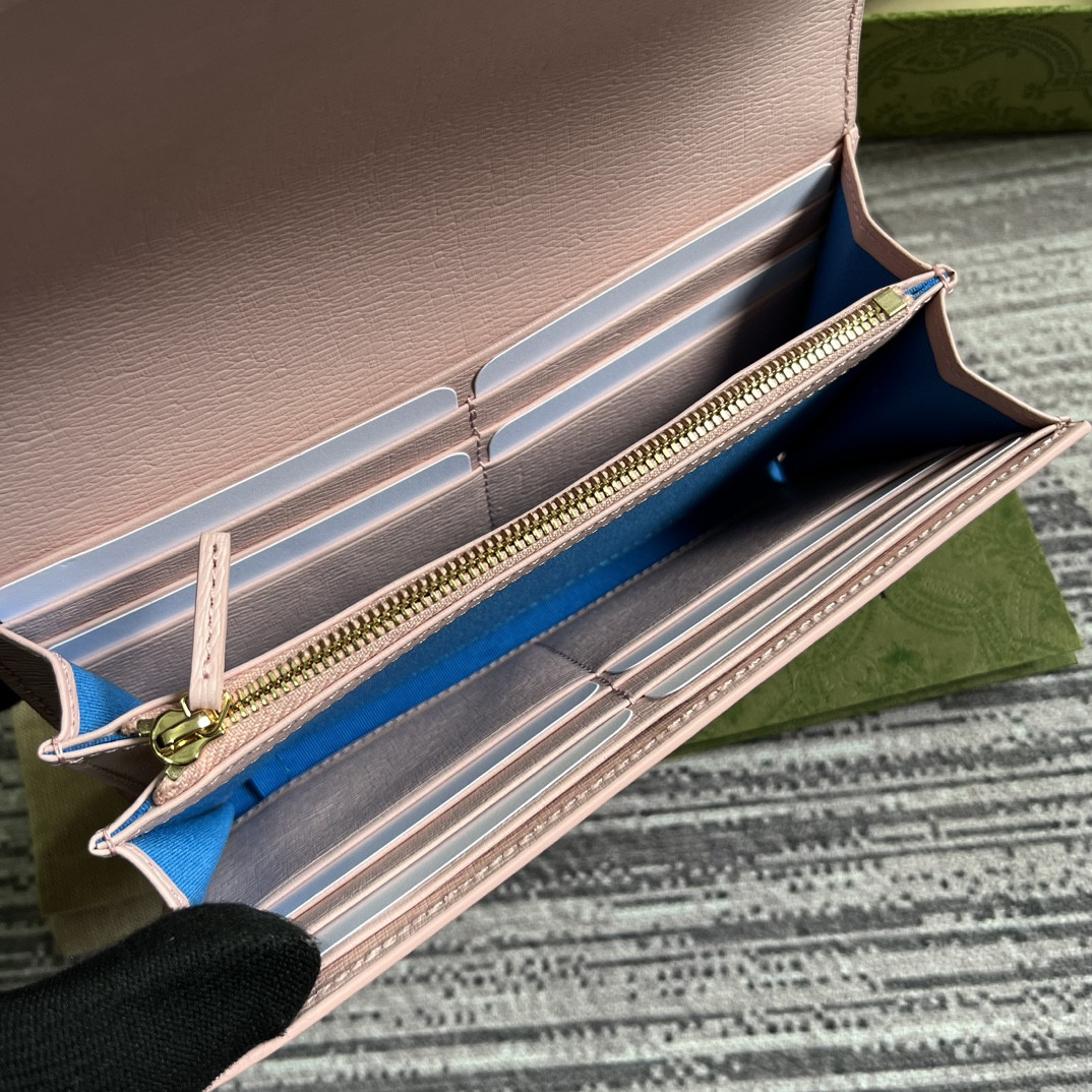 CONTINENTAL WALLET WITH GUCCI SCRIPT pink 7.5"W x 4"H x 1.4"D