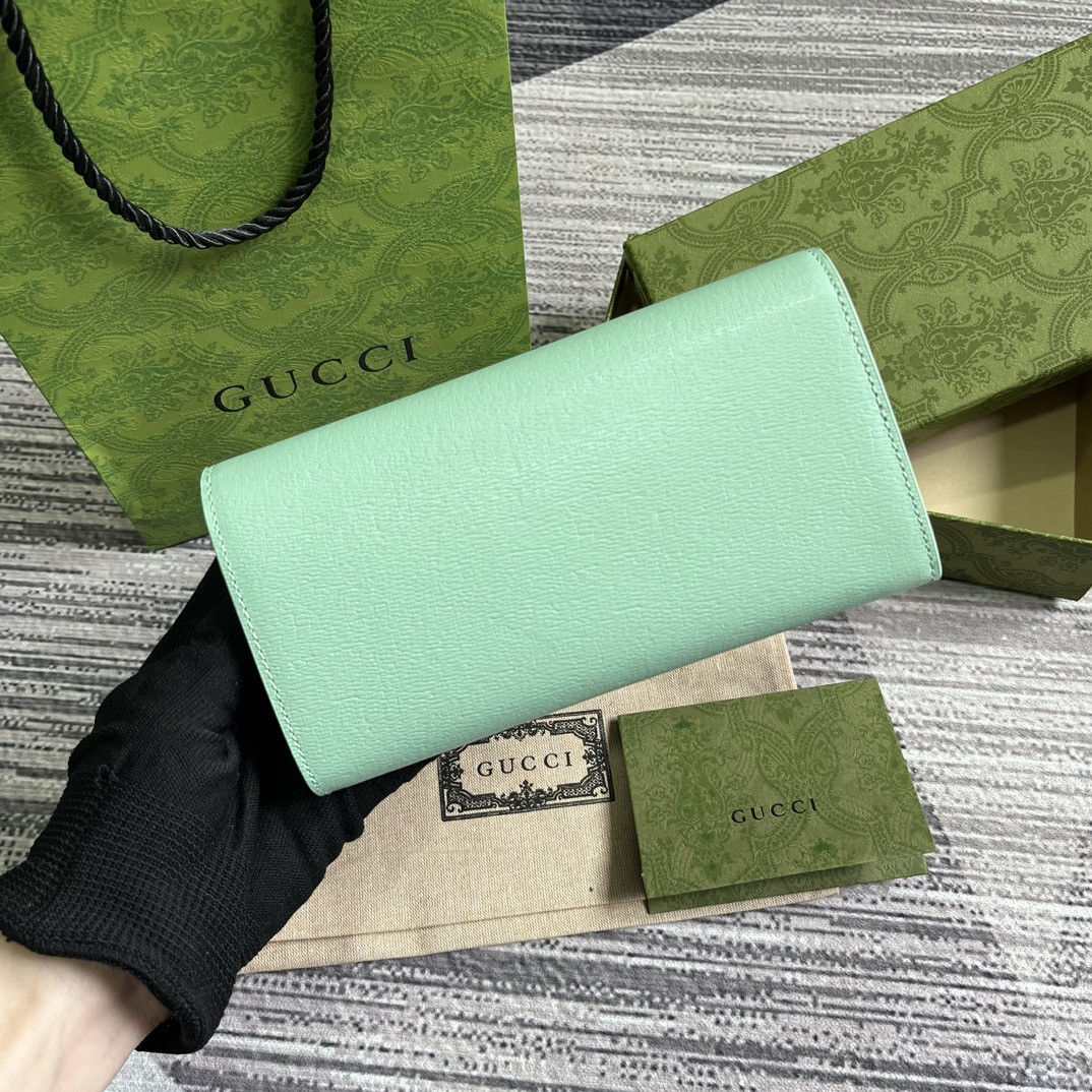 CONTINENTAL WALLET WITH GUCCI SCRIPT GREEN 7.5"W x 4"H x 1.4"D