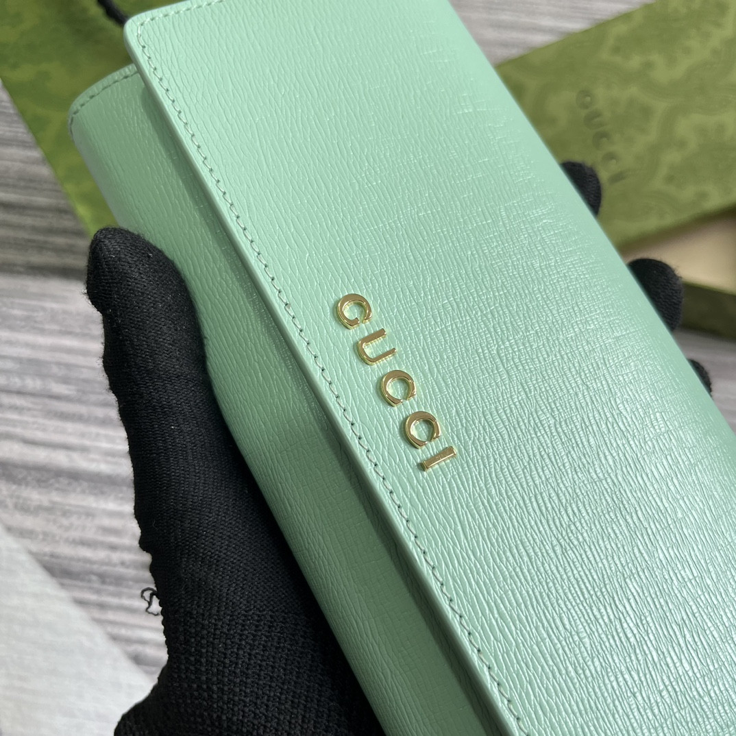 CONTINENTAL WALLET WITH GUCCI SCRIPT GREEN 7.5"W x 4"H x 1.4"D
