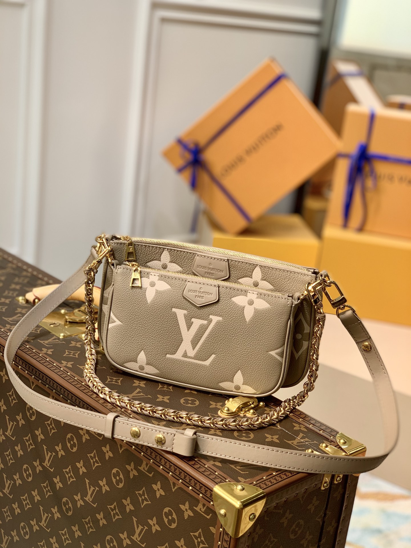 LOUIS VUITTON Multi Pochette Accessoires 9.4 x 5.3 x 1.6 inches